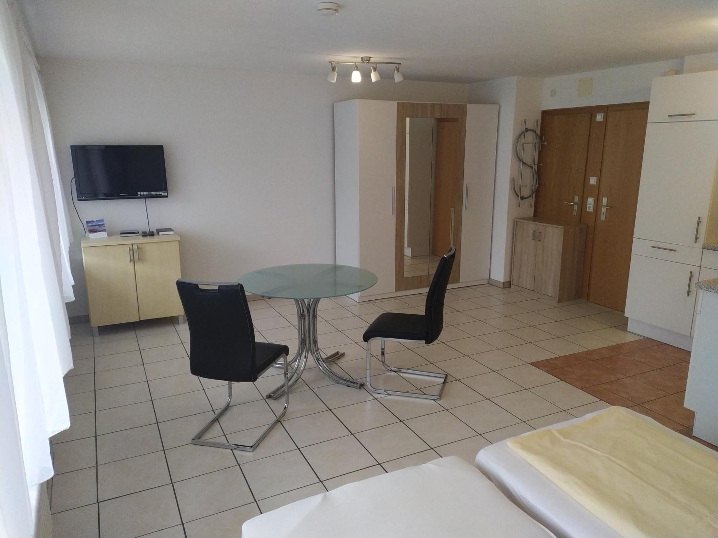 Apartment with Balcony photo 2