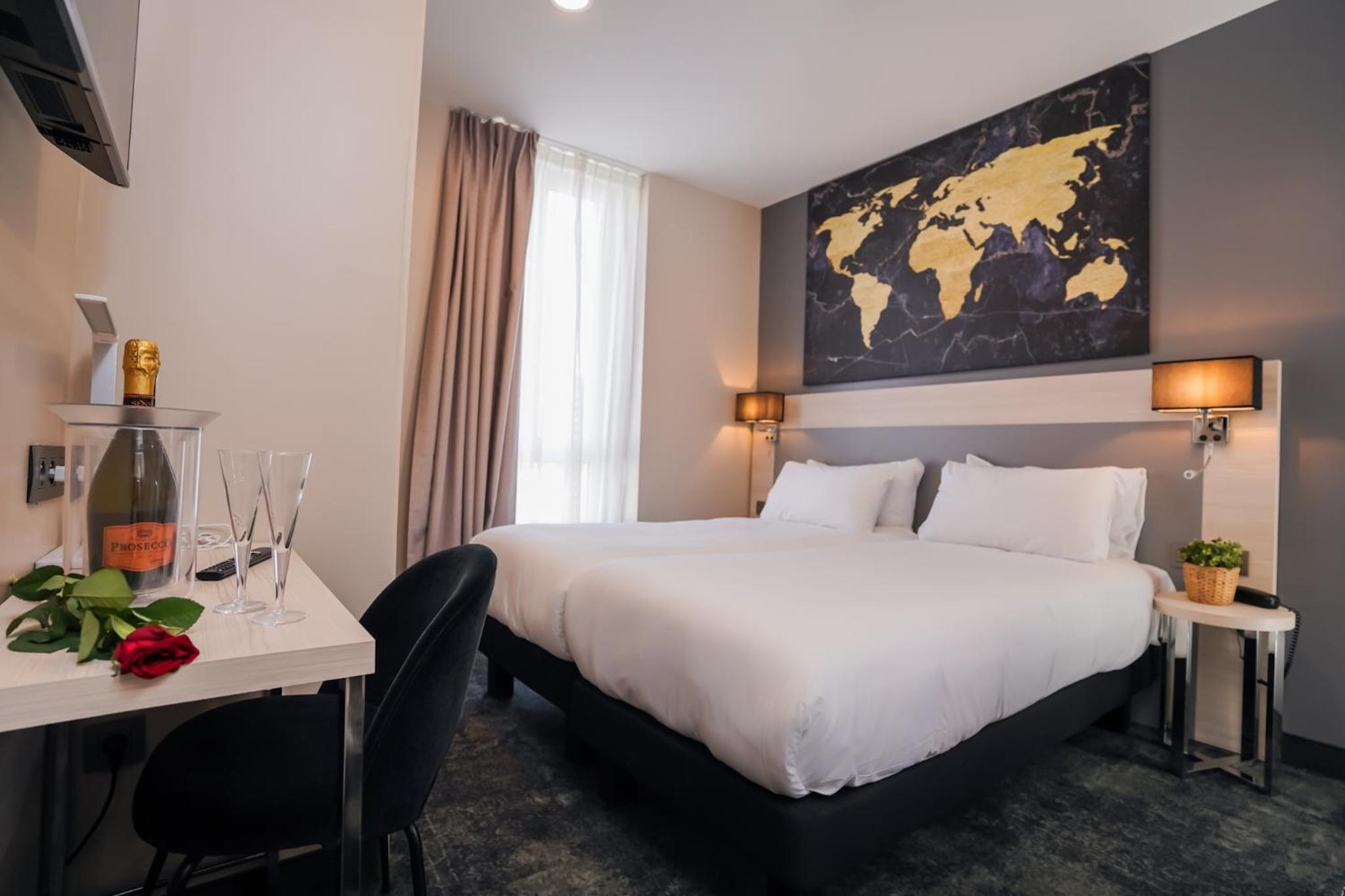 Standard Double or Twin Room - Photo 7