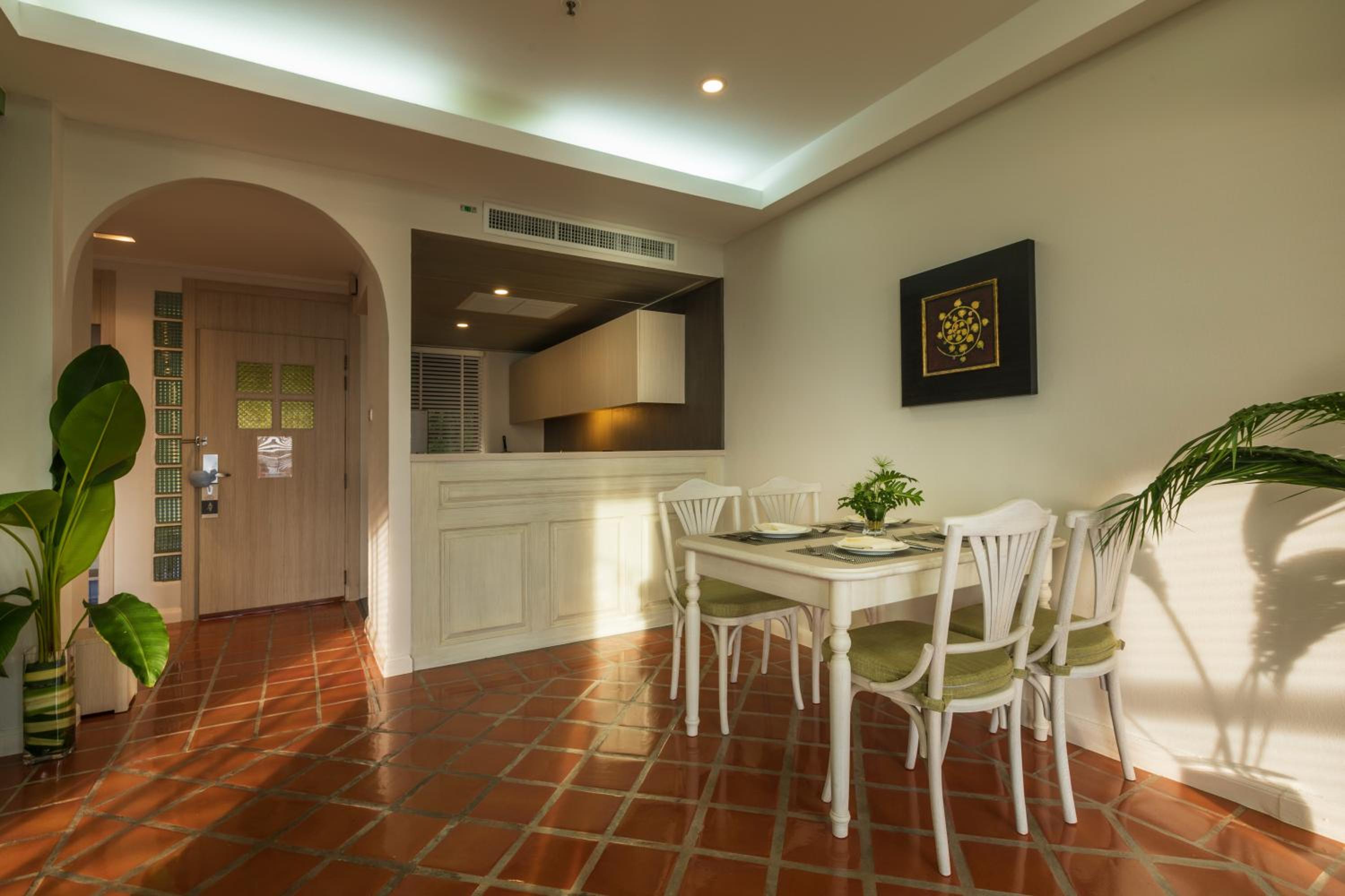 One-Bedroom Suite - Photo 15