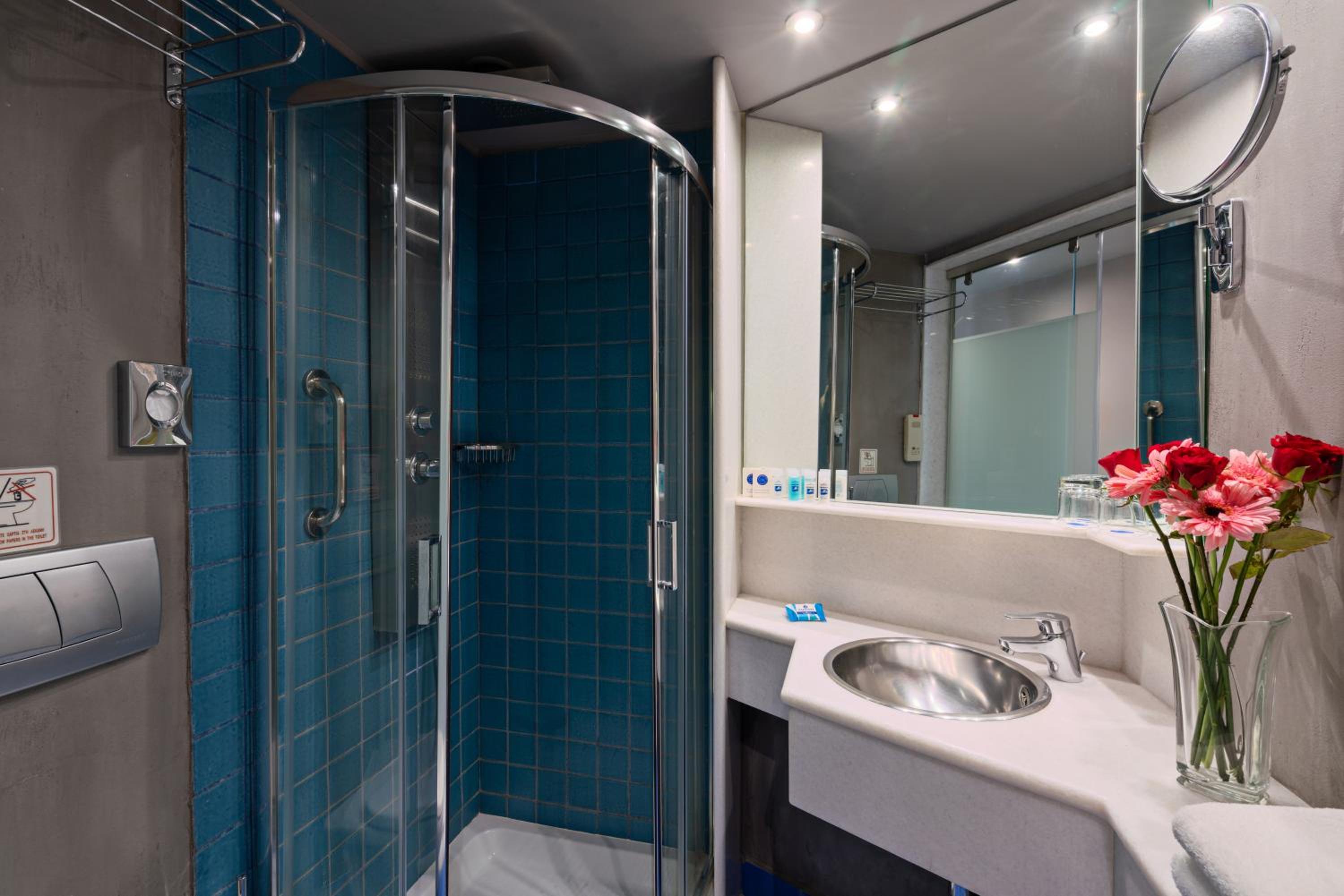 Double Room with Sea View - Photo 4