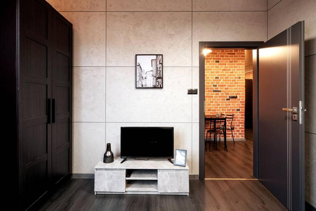 Two-Bedroom Apartment - Photo 9