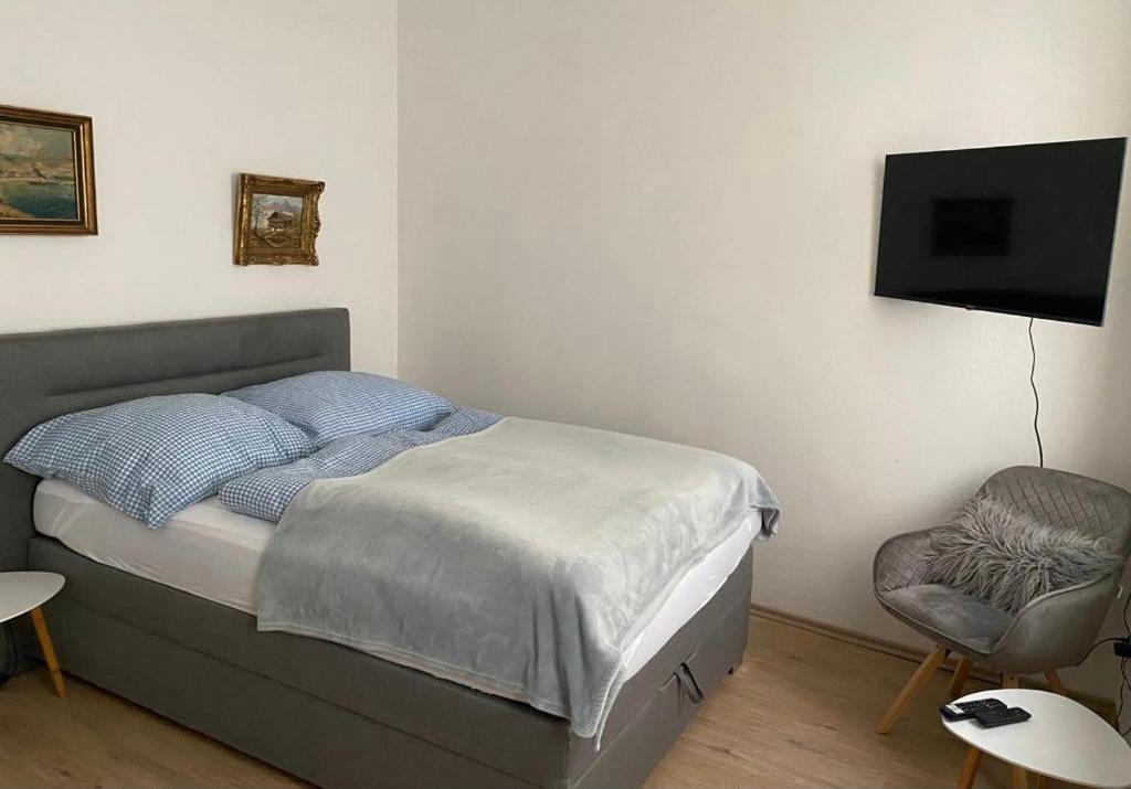 One-Bedroom Apartment - Photo 2