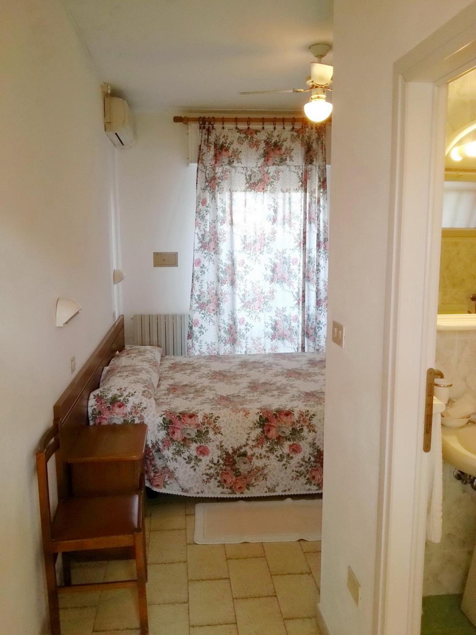 Economy Double or Twin Room photo 2