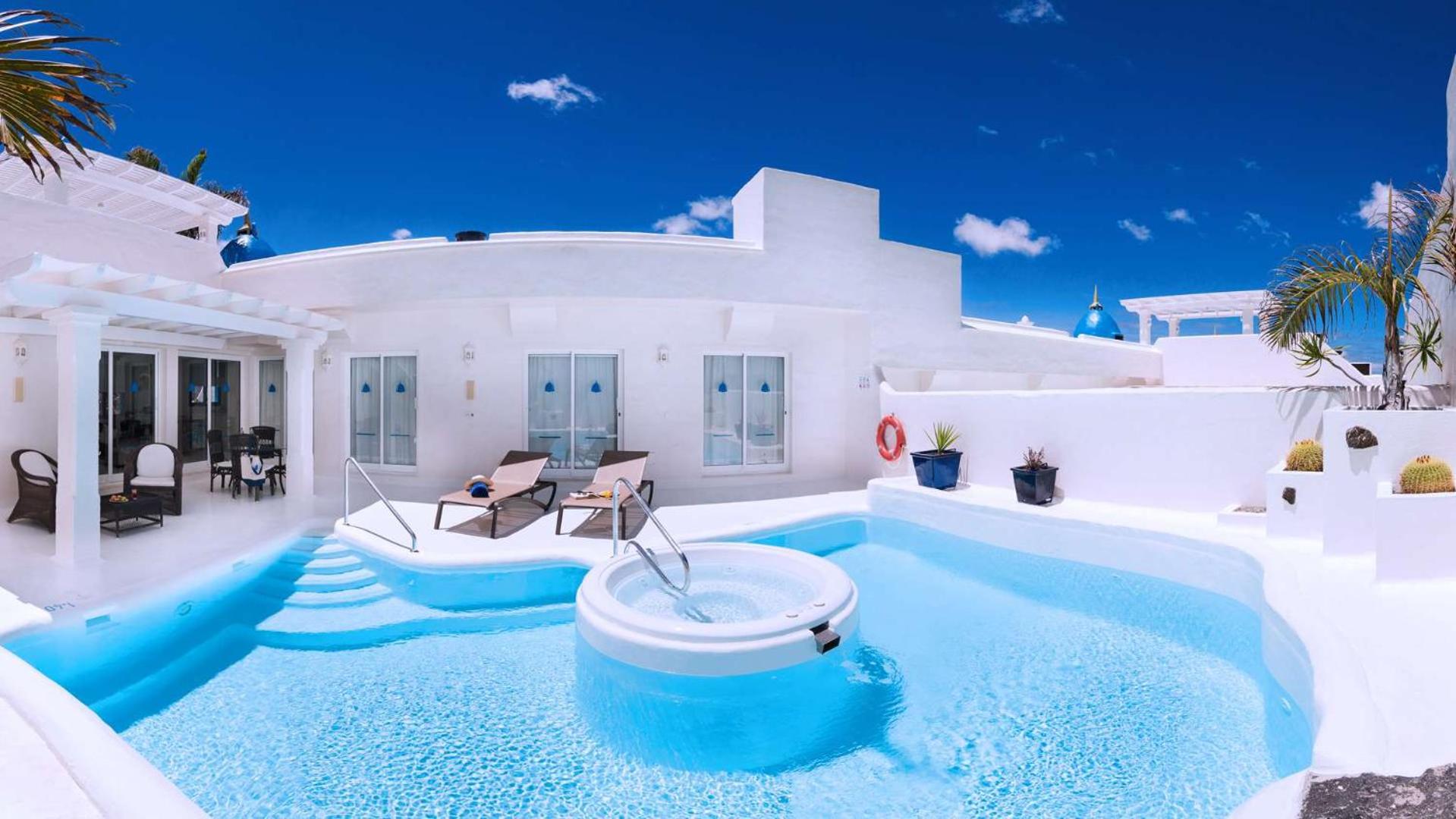 Superior Two-Bedroom Villa With Private Pool photo 3