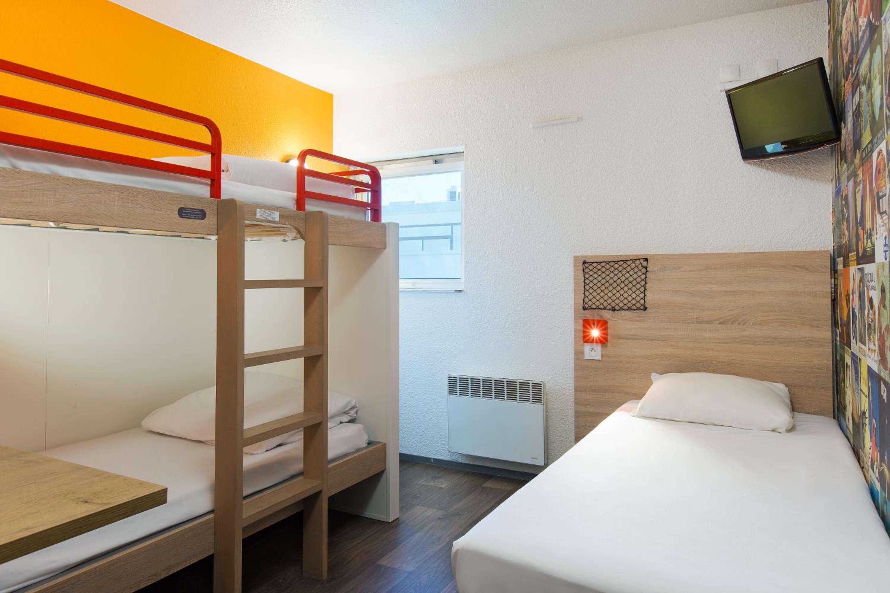 Cabrio Triple Room with Bathroom - Photo 1