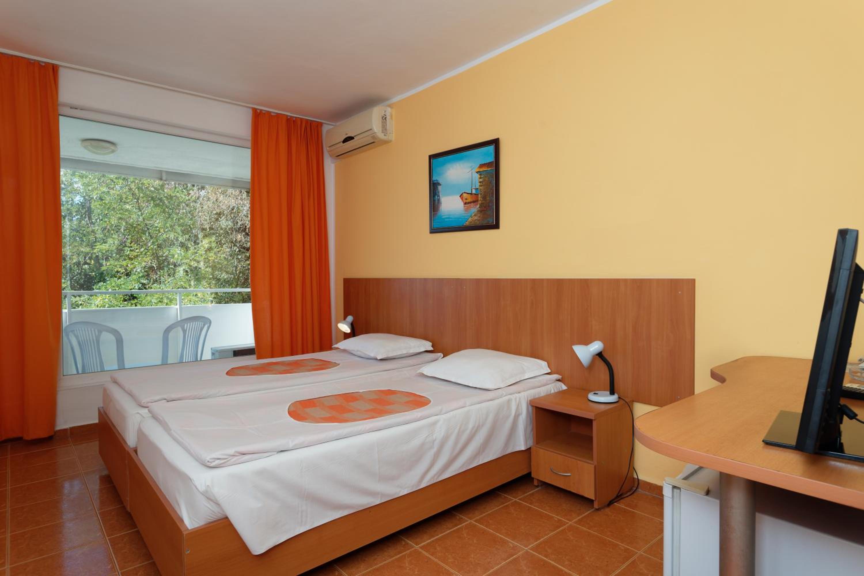 Triple Room with Balcony - Photo 5