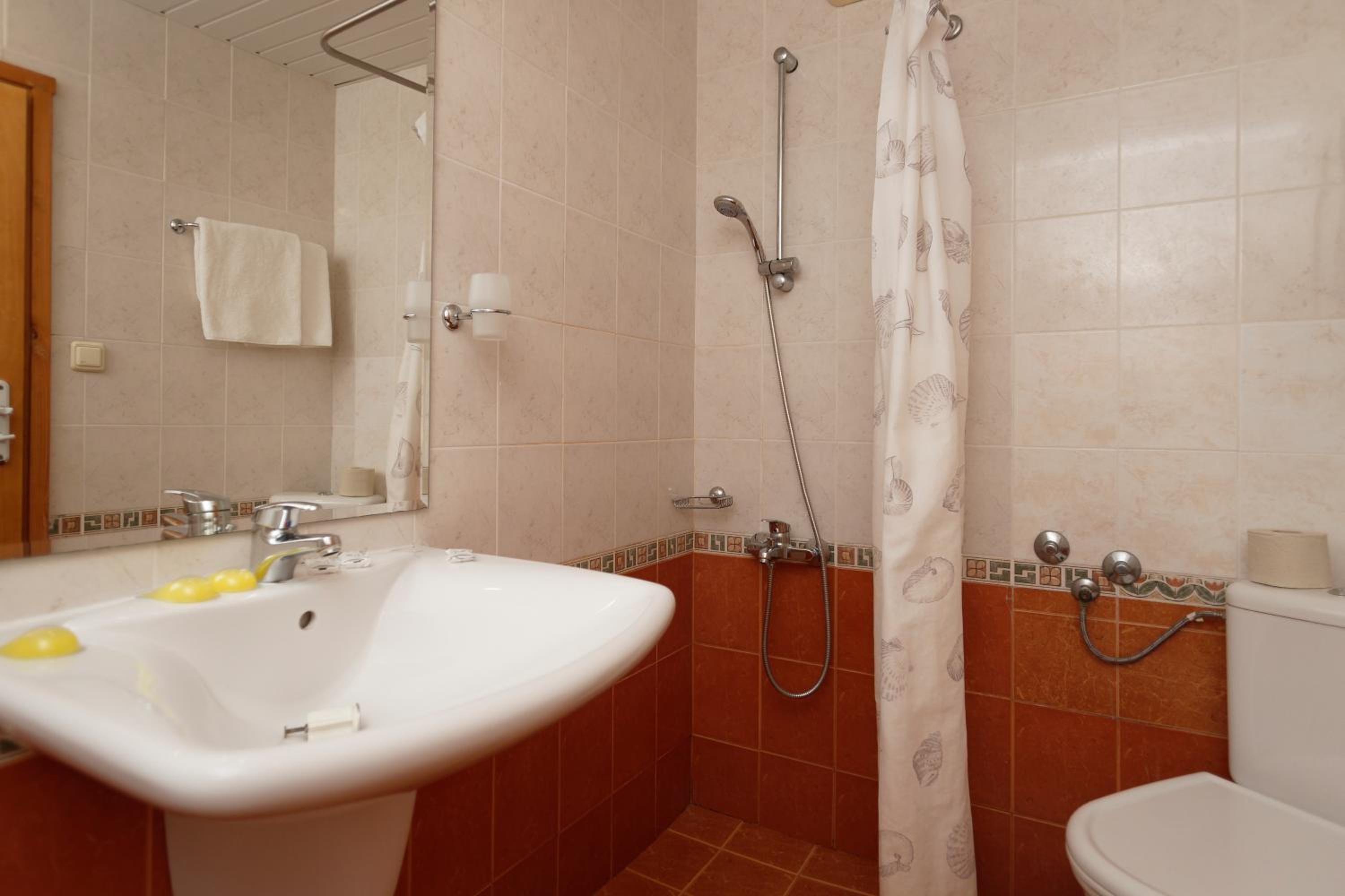 Triple Room with Balcony - Photo 6