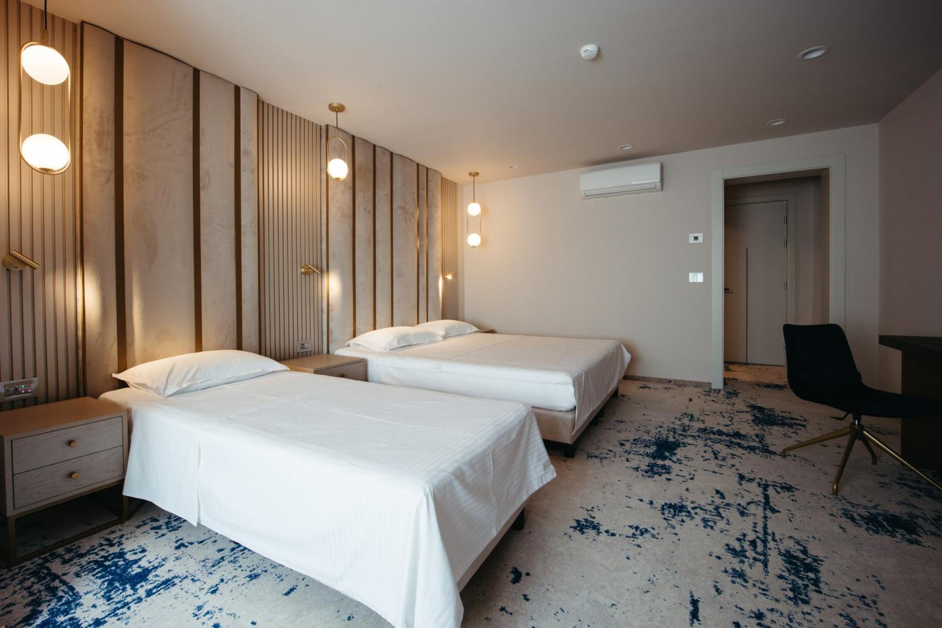 Double Room with Extra Bed photo 1