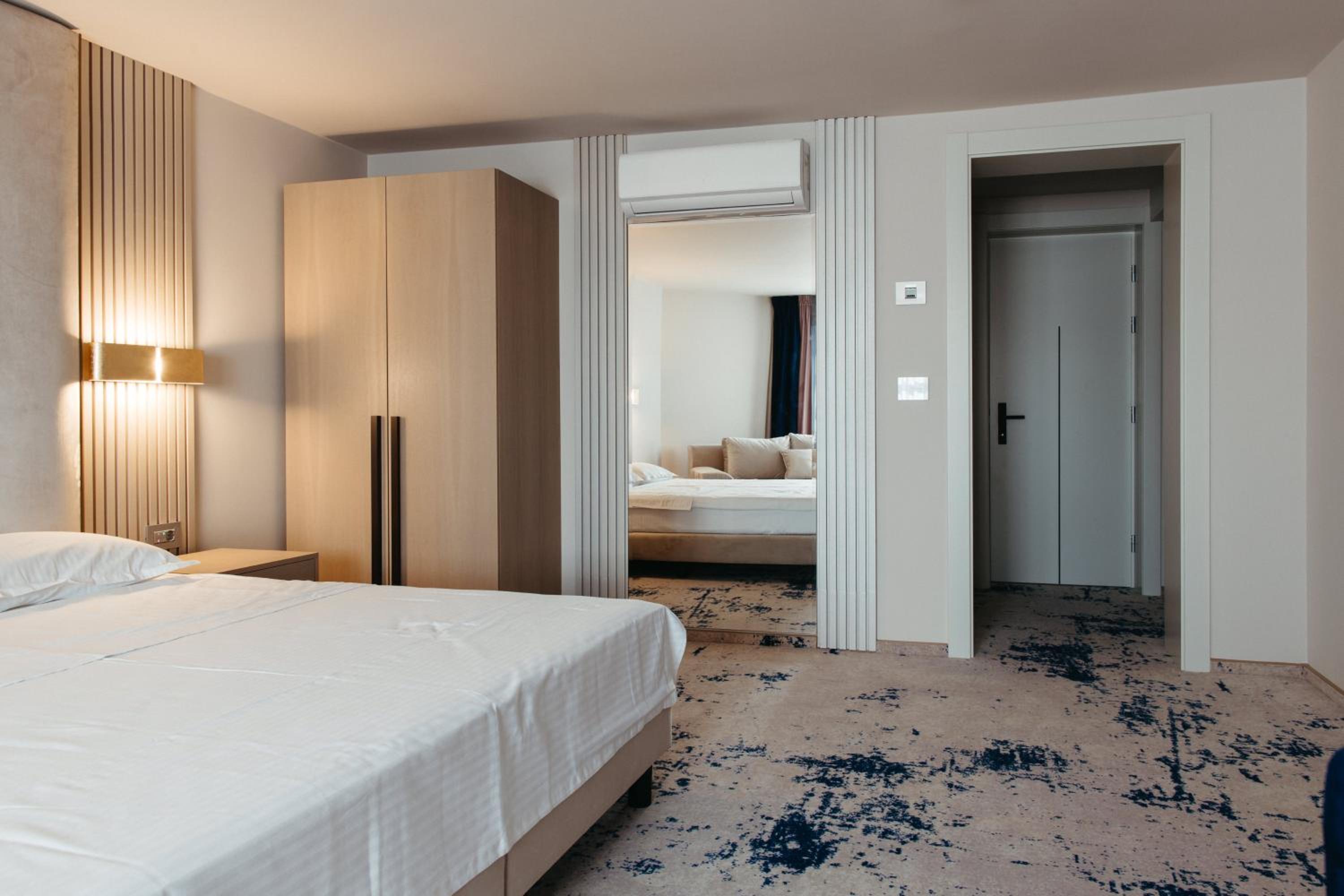 Double Room with Garden View - Photo 2
