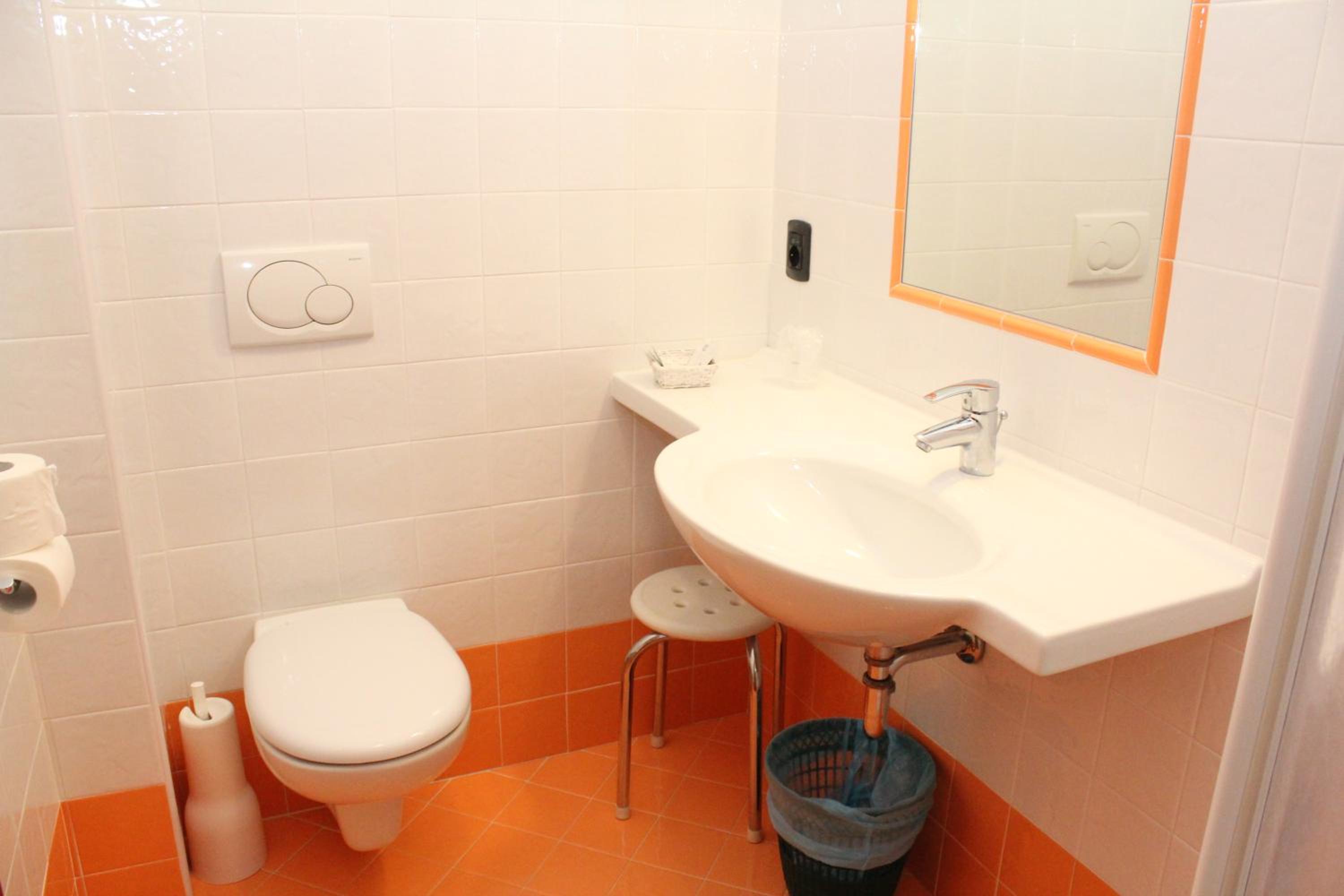 Double Room with Balcony - Photo 2