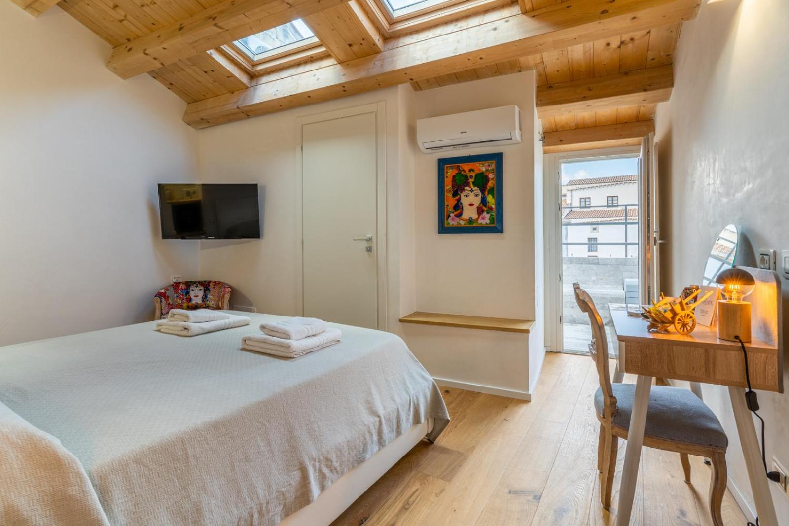 Deluxe Double Room with Bath photo 1