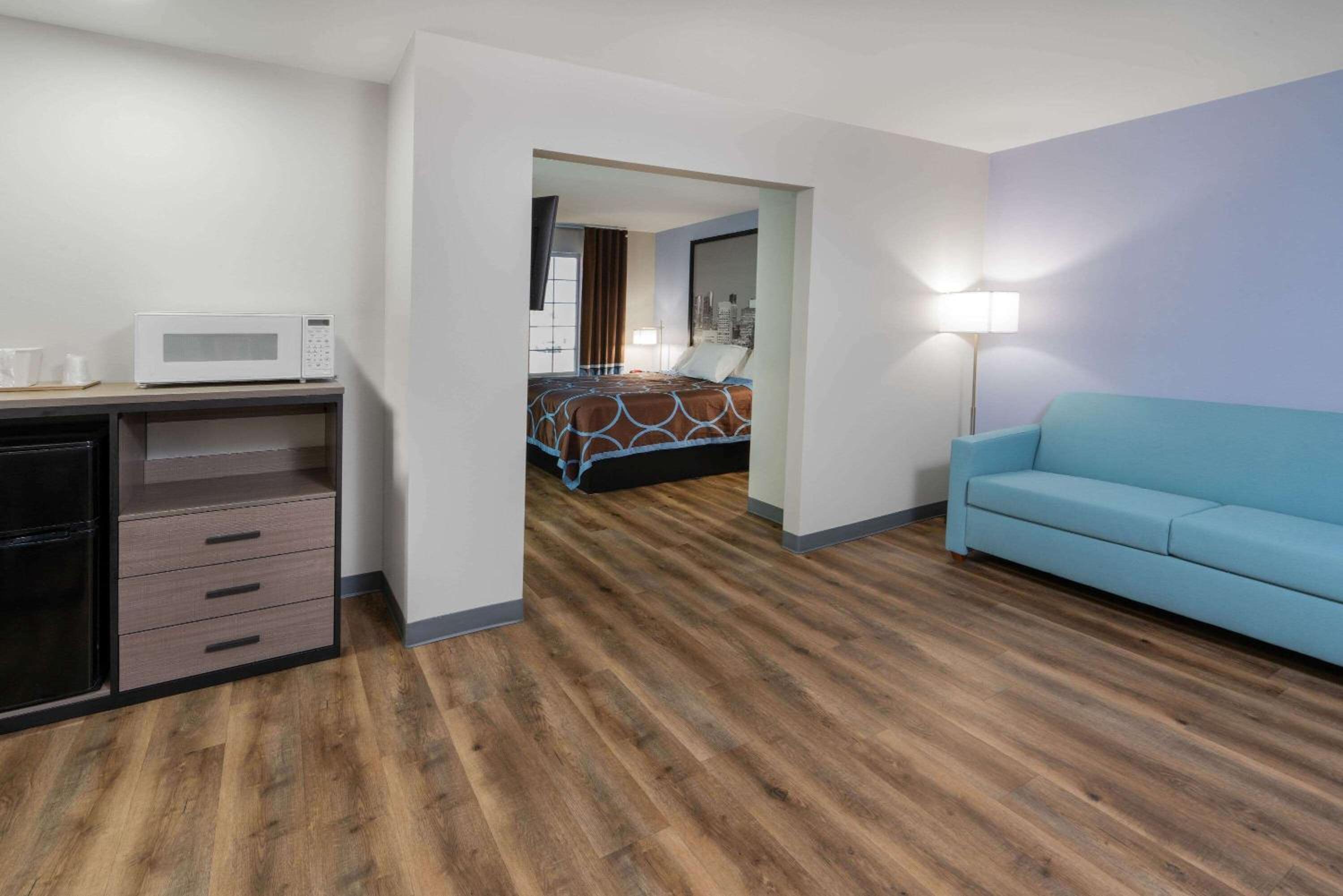King Suite - Non-Smoking - Photo 1