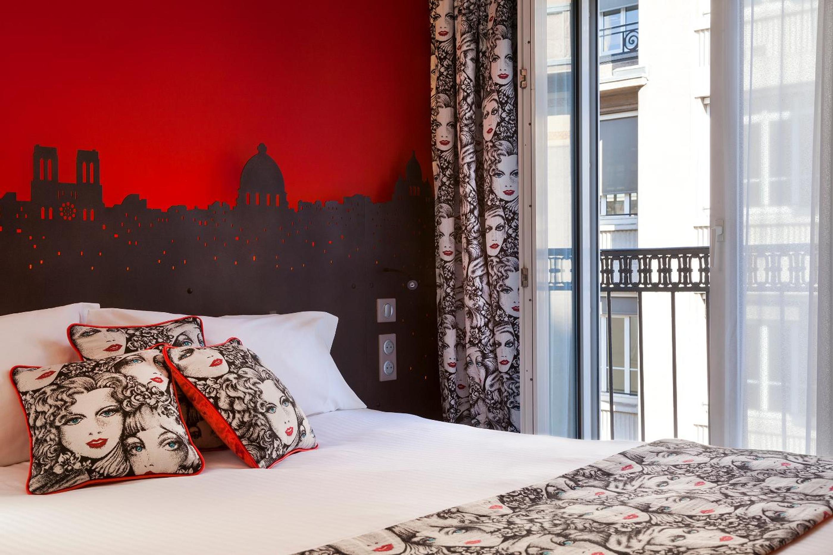 Family Room with 1 Queen and 1 Double Bed and Extra Bed photo 3