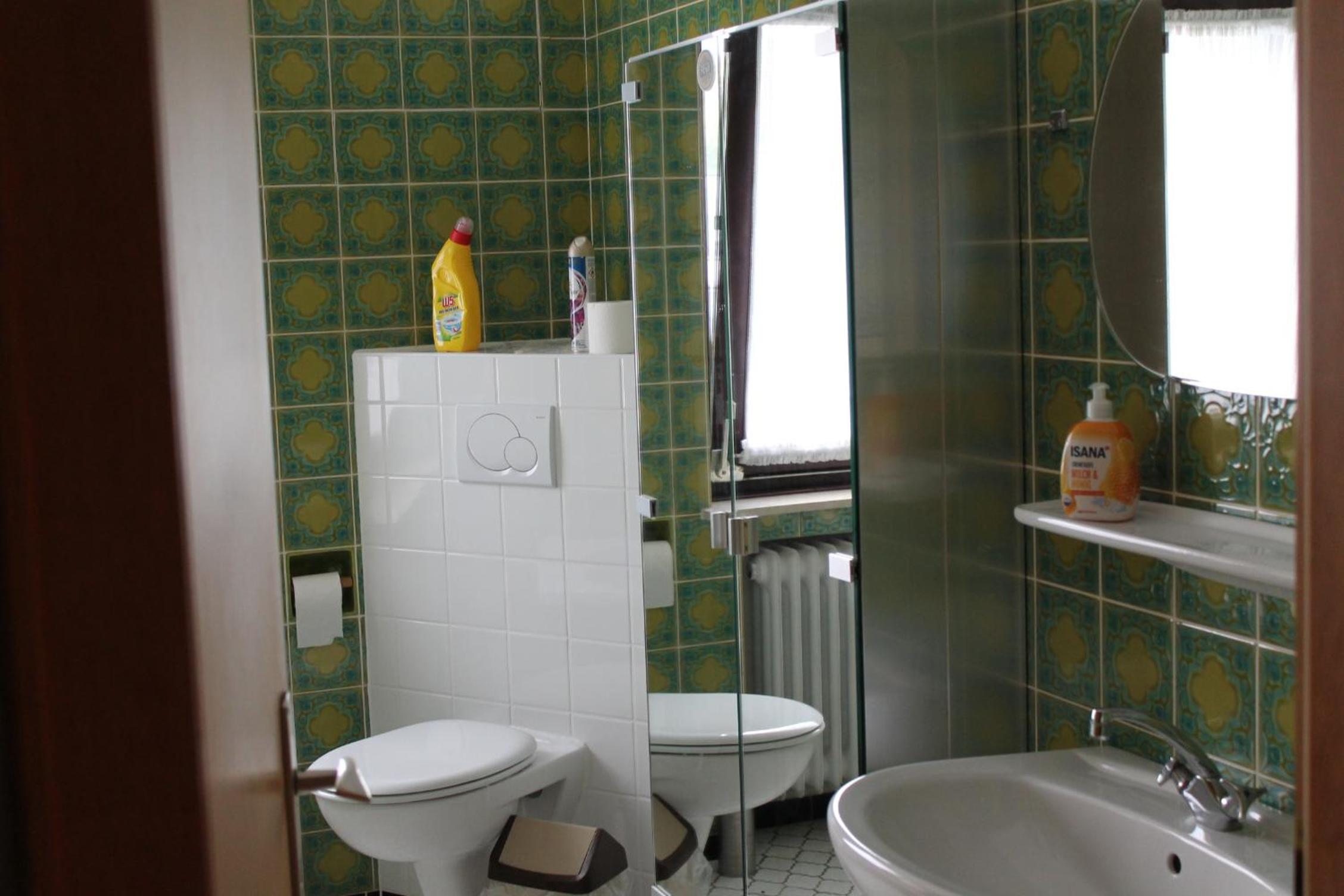 Single Room with Shared Bathroom photo 3