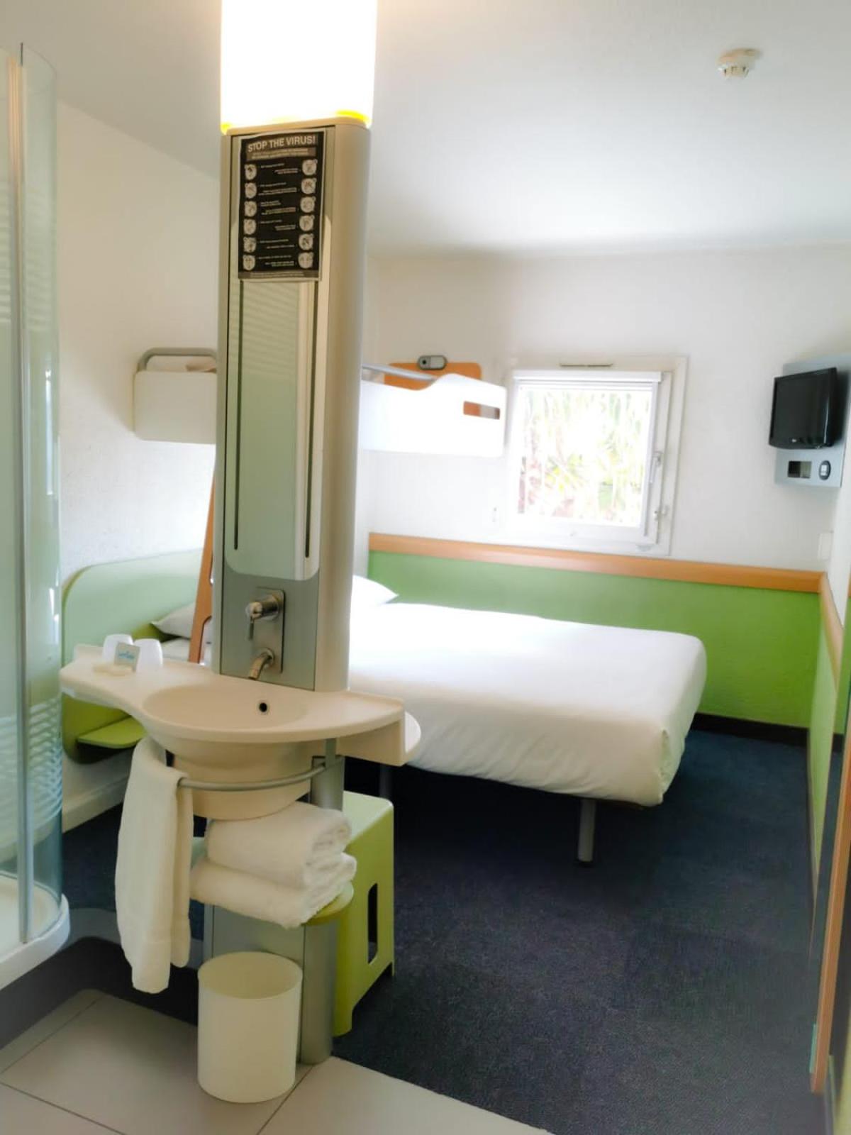 Standard Triple Room (Nonsmoking)