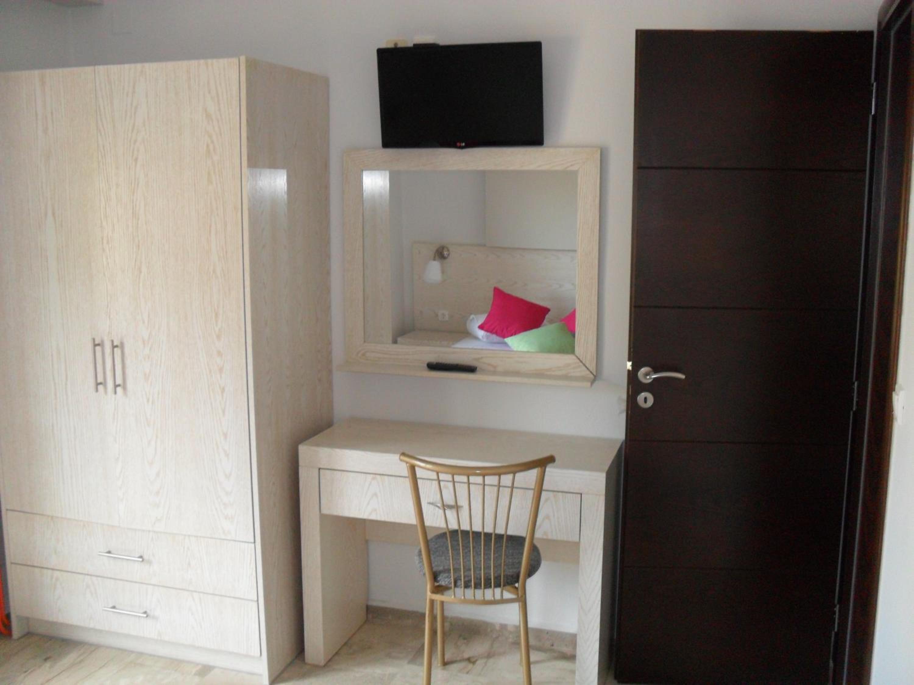 One-Bedroom Apartment (4 Adults)