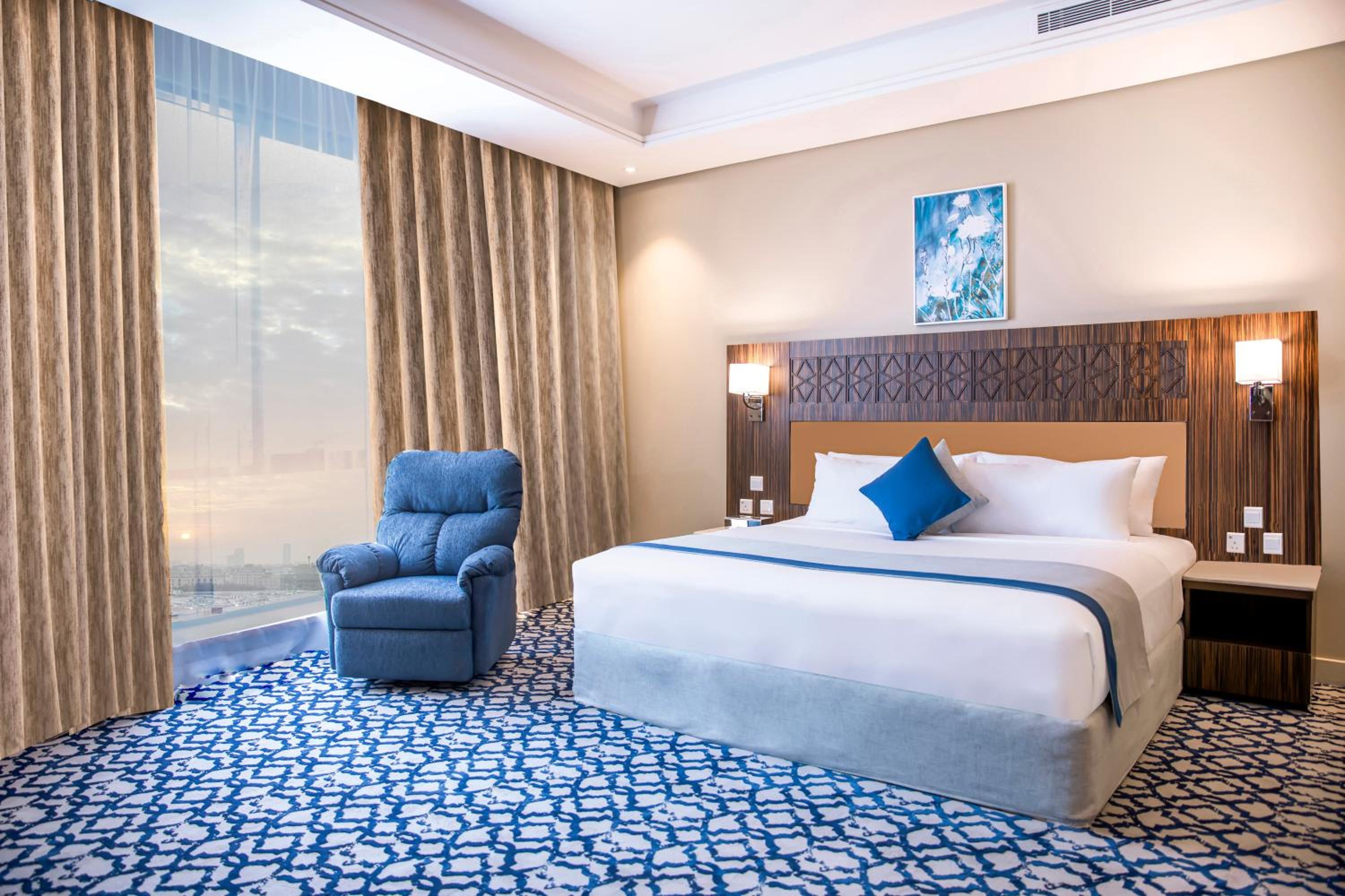 Deluxe King Room - Photo 1