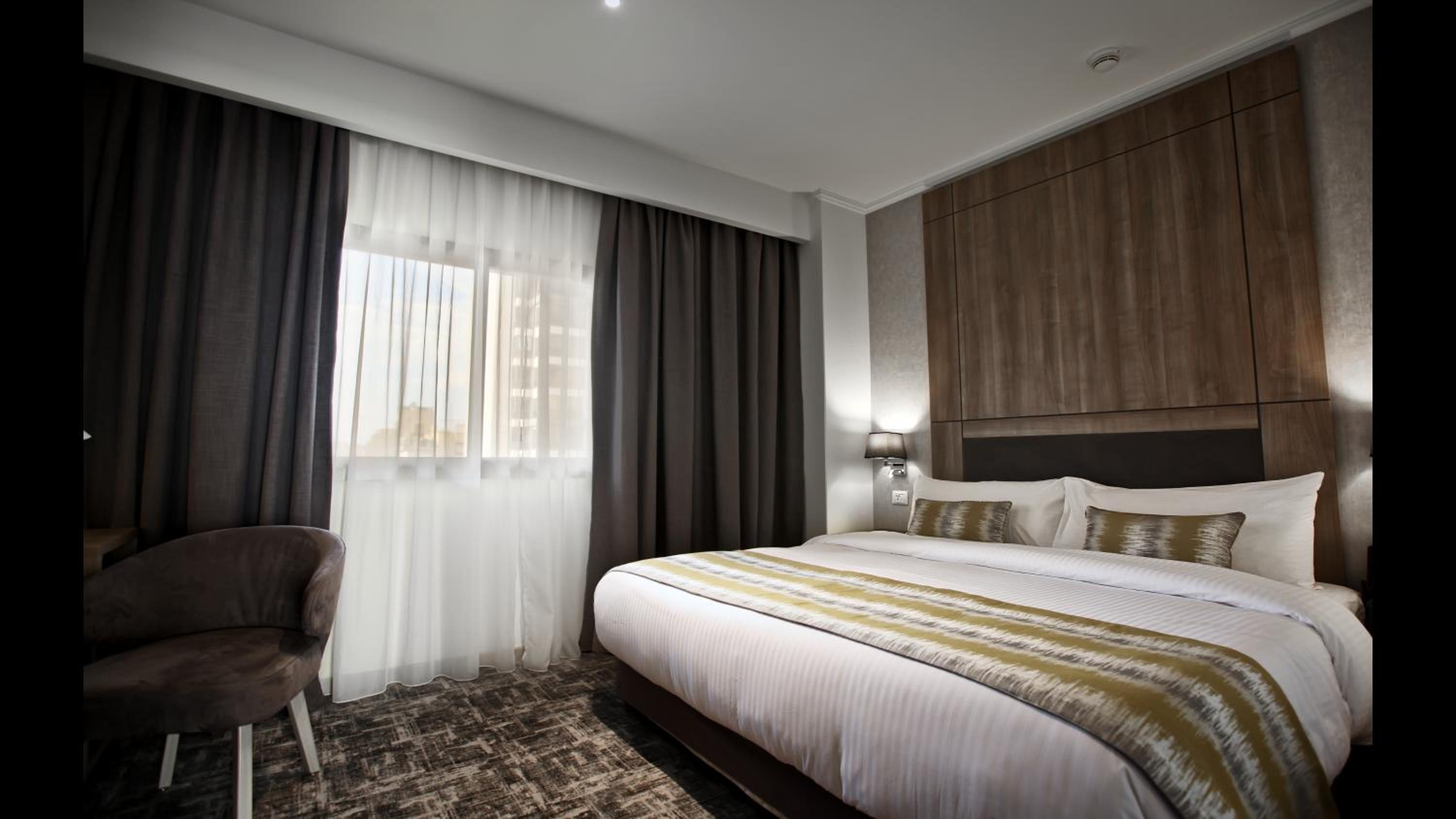 Standard King Room photo 2