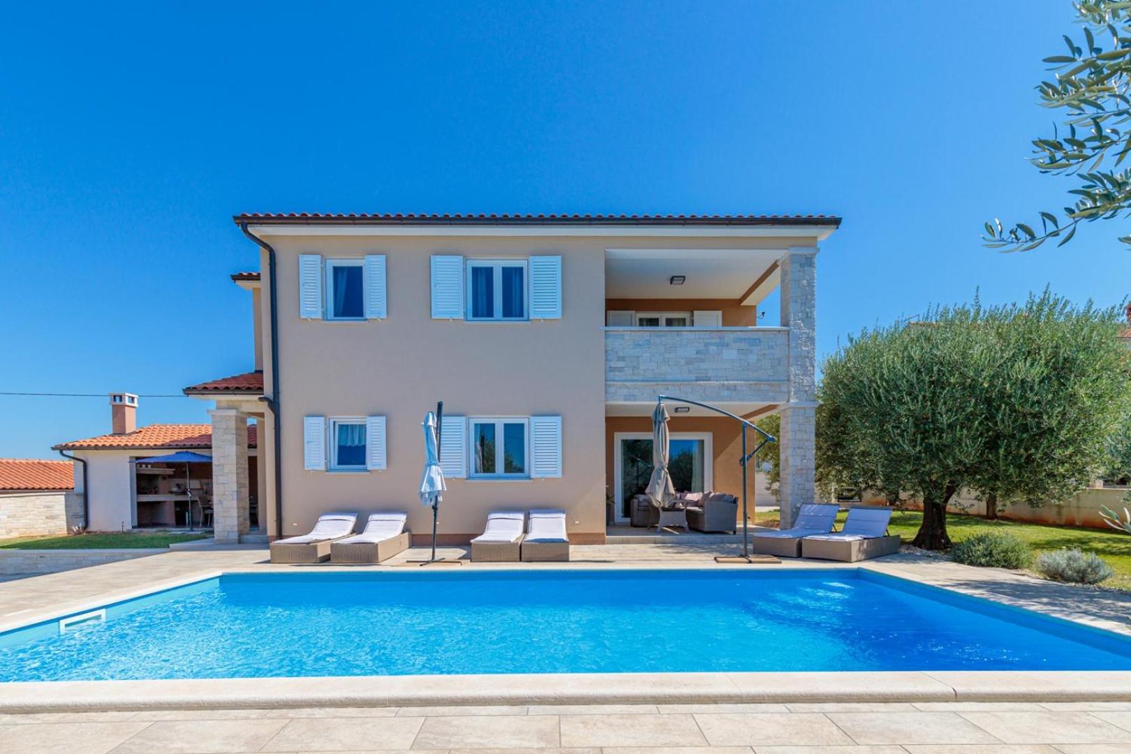 Villa with Private Pool photo 3