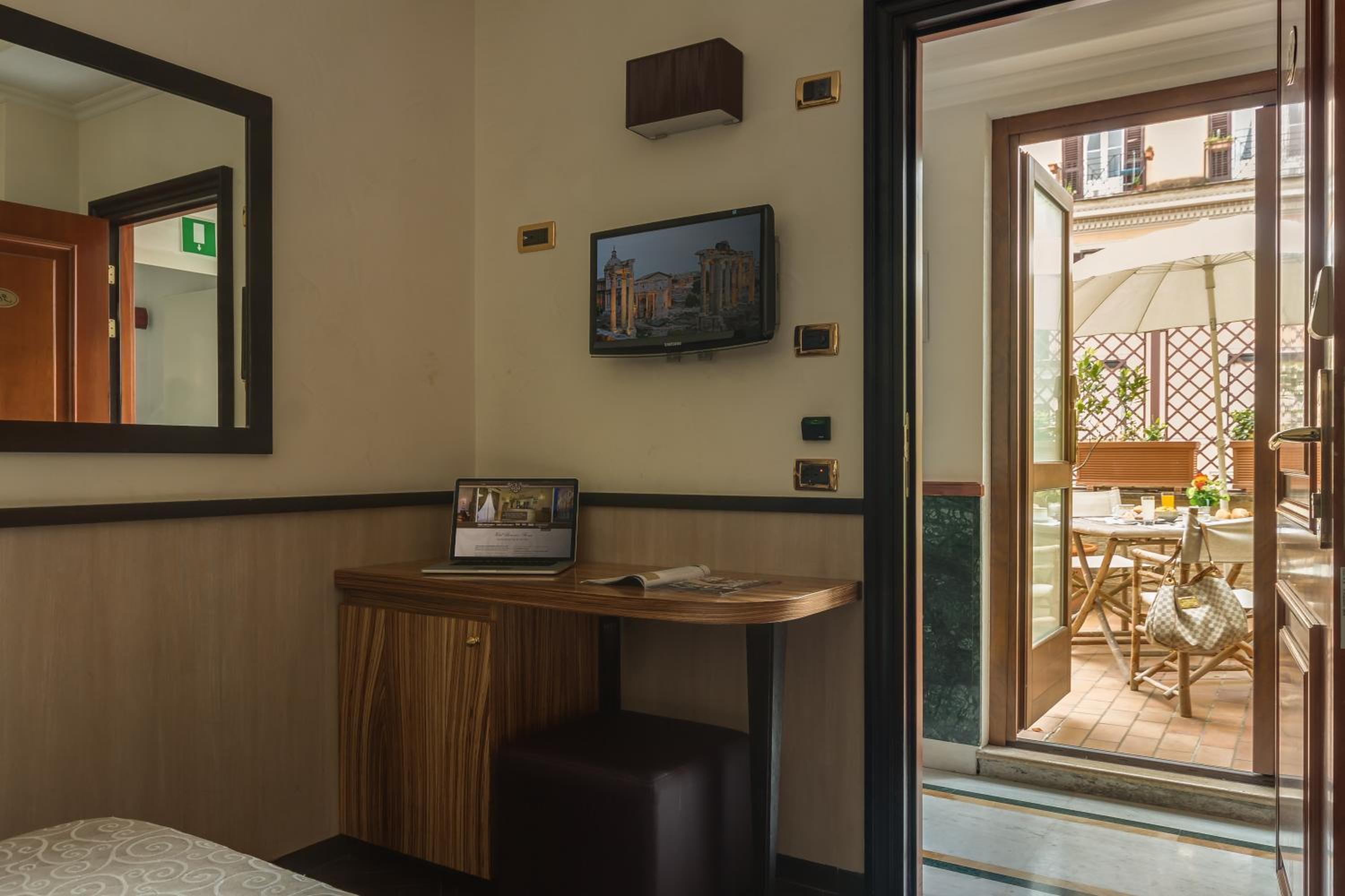 Double or Twin Room with Balcony photo 1