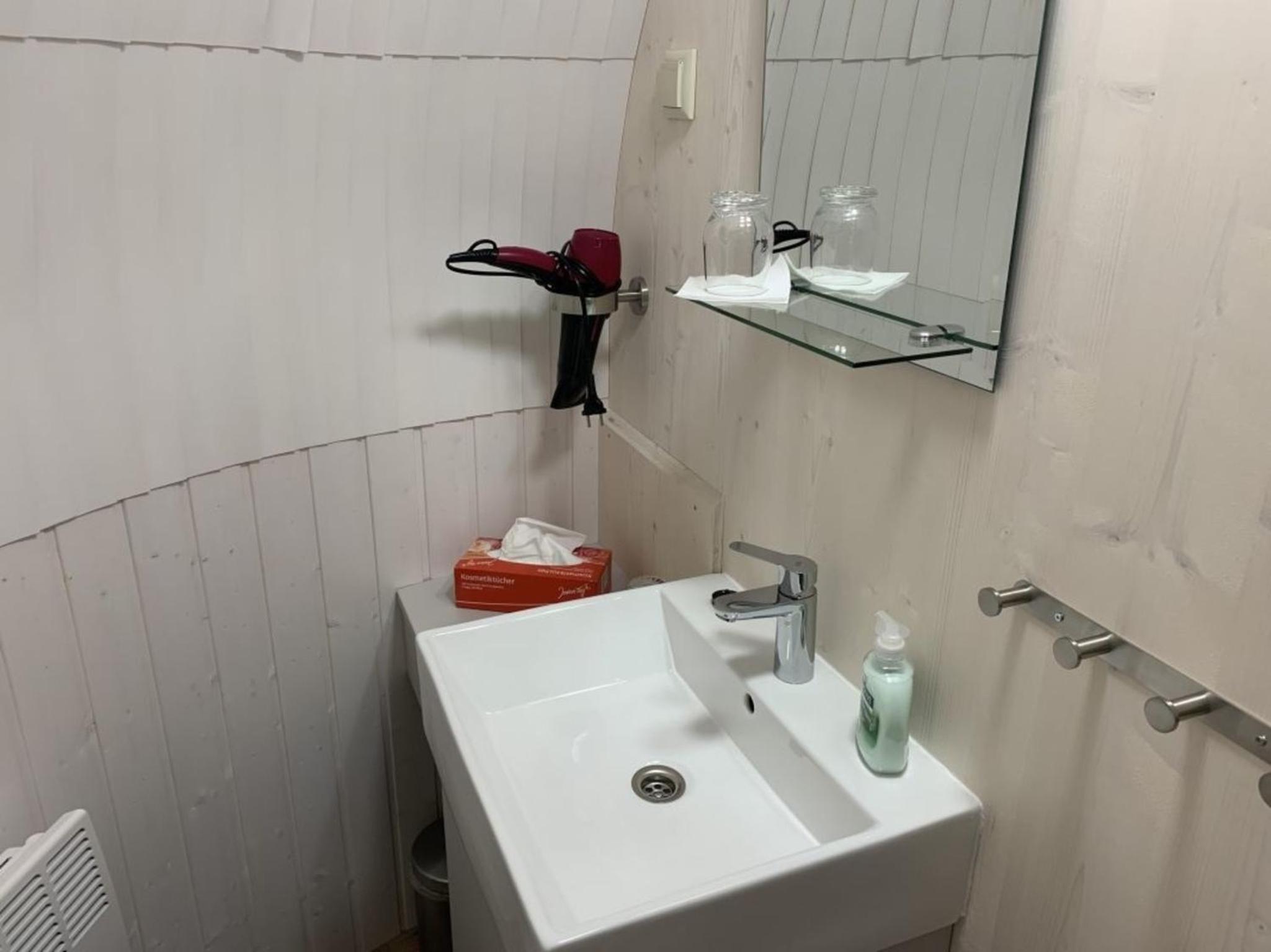 Mobile Home photo 3