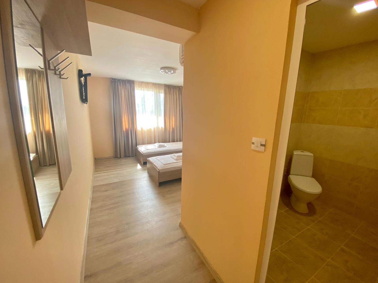 Twin Room with Private Bathroom photo 1