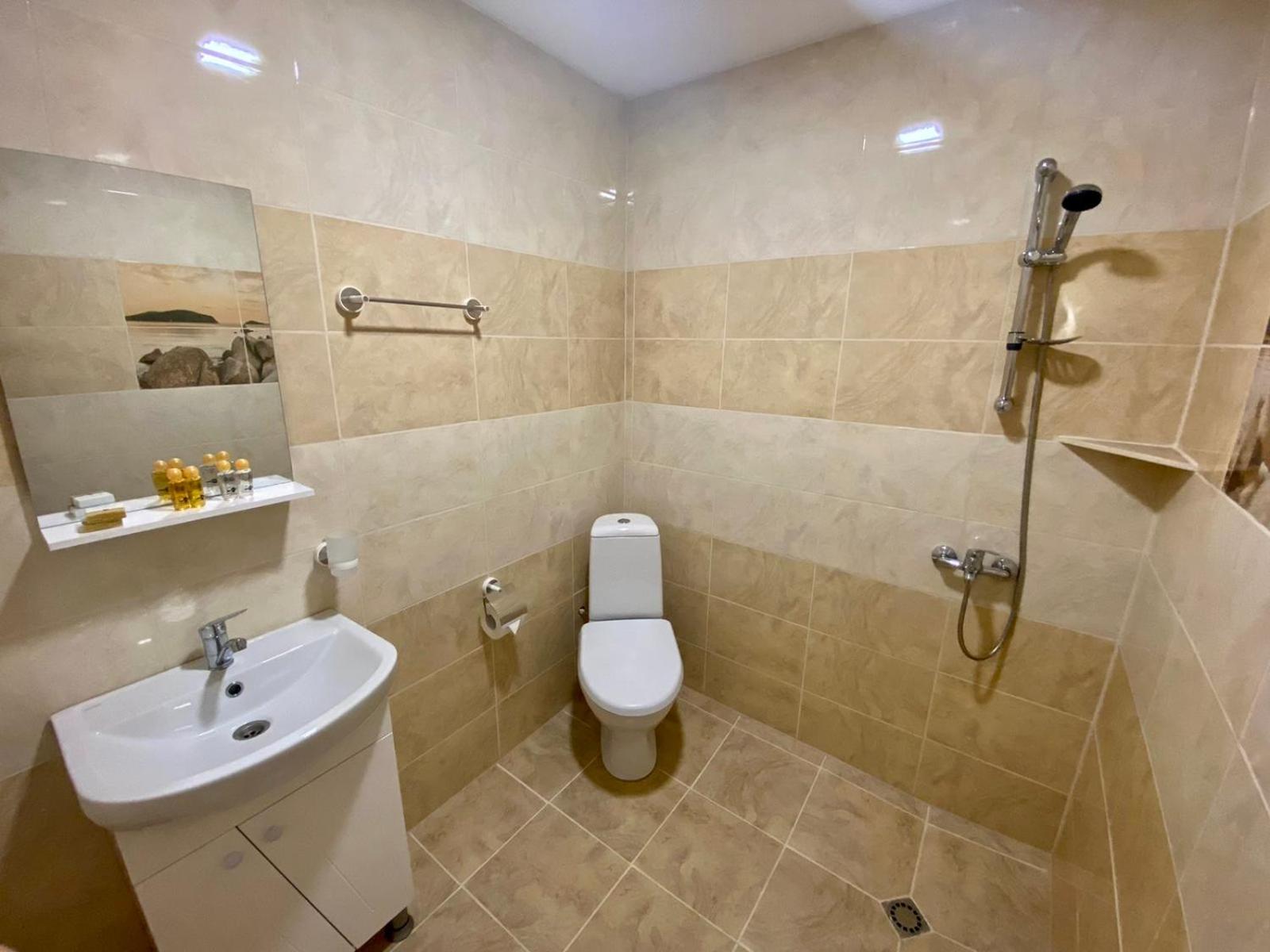 Twin Room with Private Bathroom photo 2