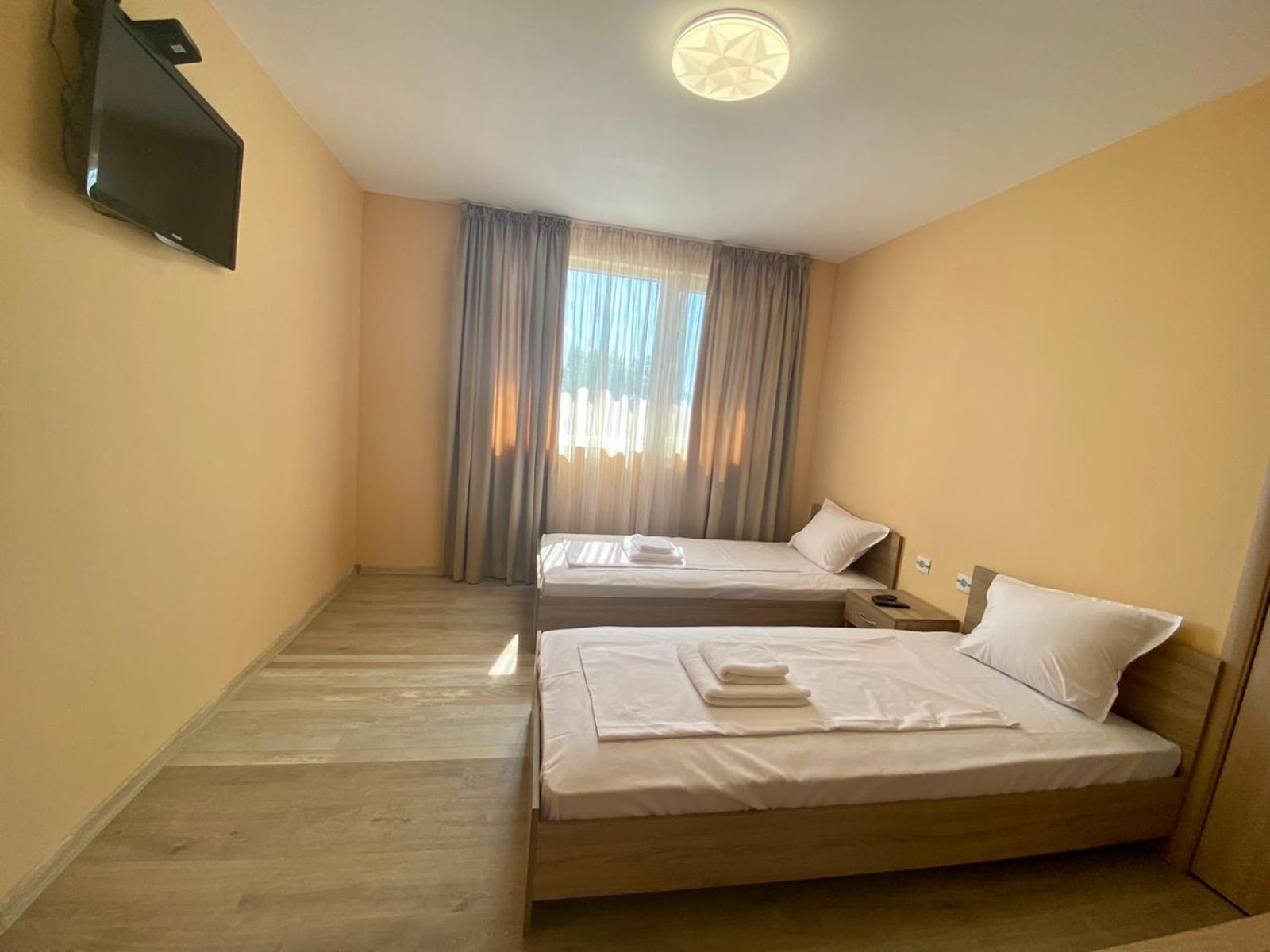 Twin Room with Private Bathroom photo 3