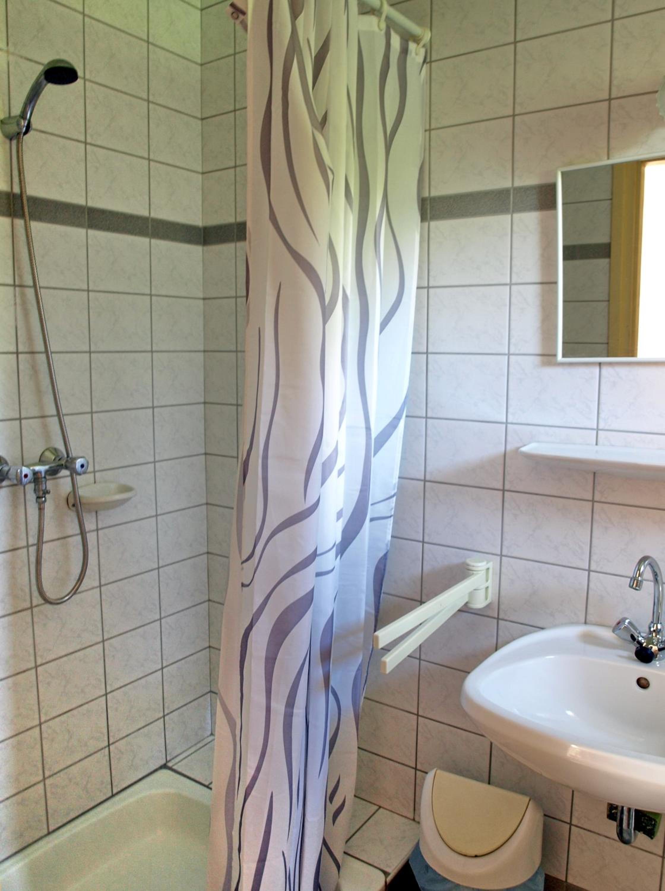 Double or Twin Room - Photo 8