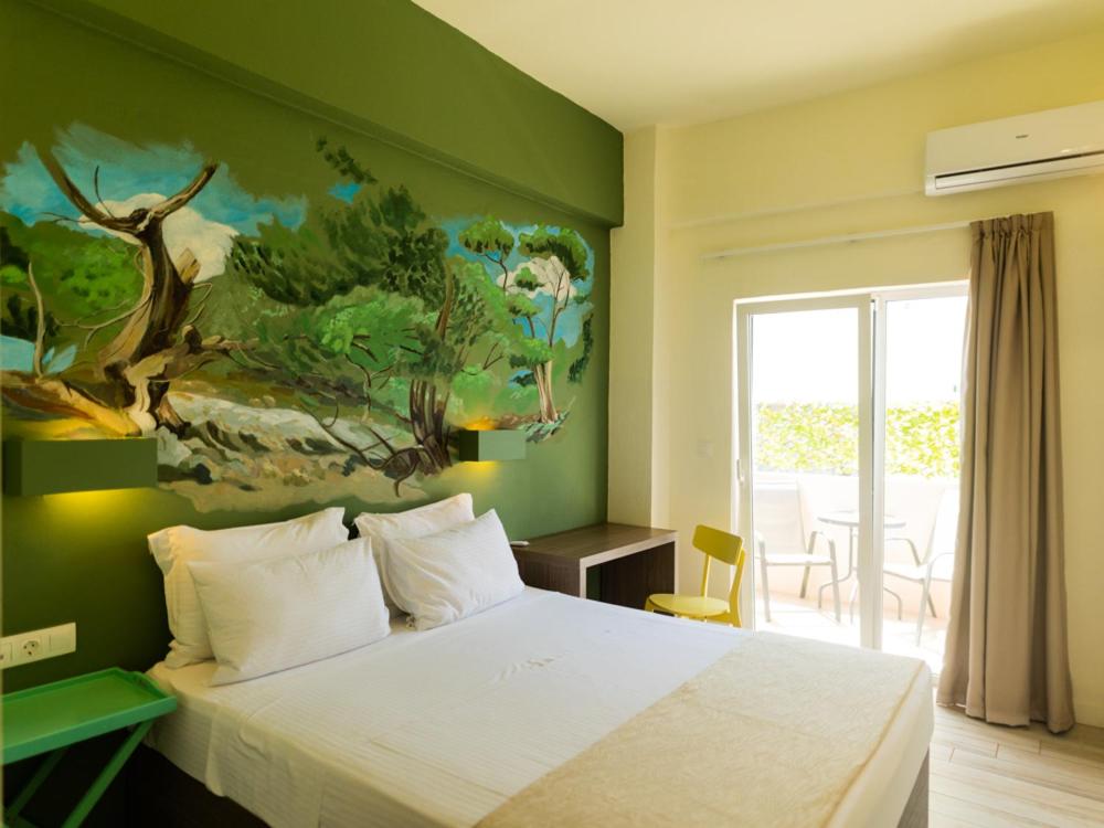Deluxe Double Room with Balcony - Photo 21