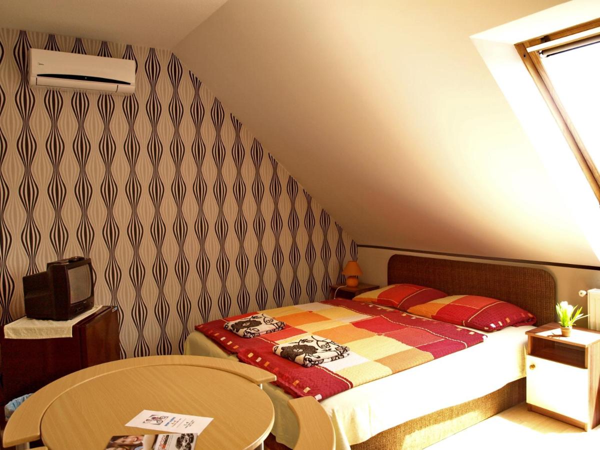 Double or Twin Room - Photo 7