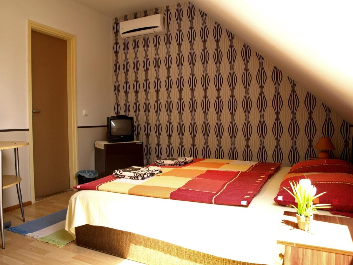 Double or Twin Room - Photo 4