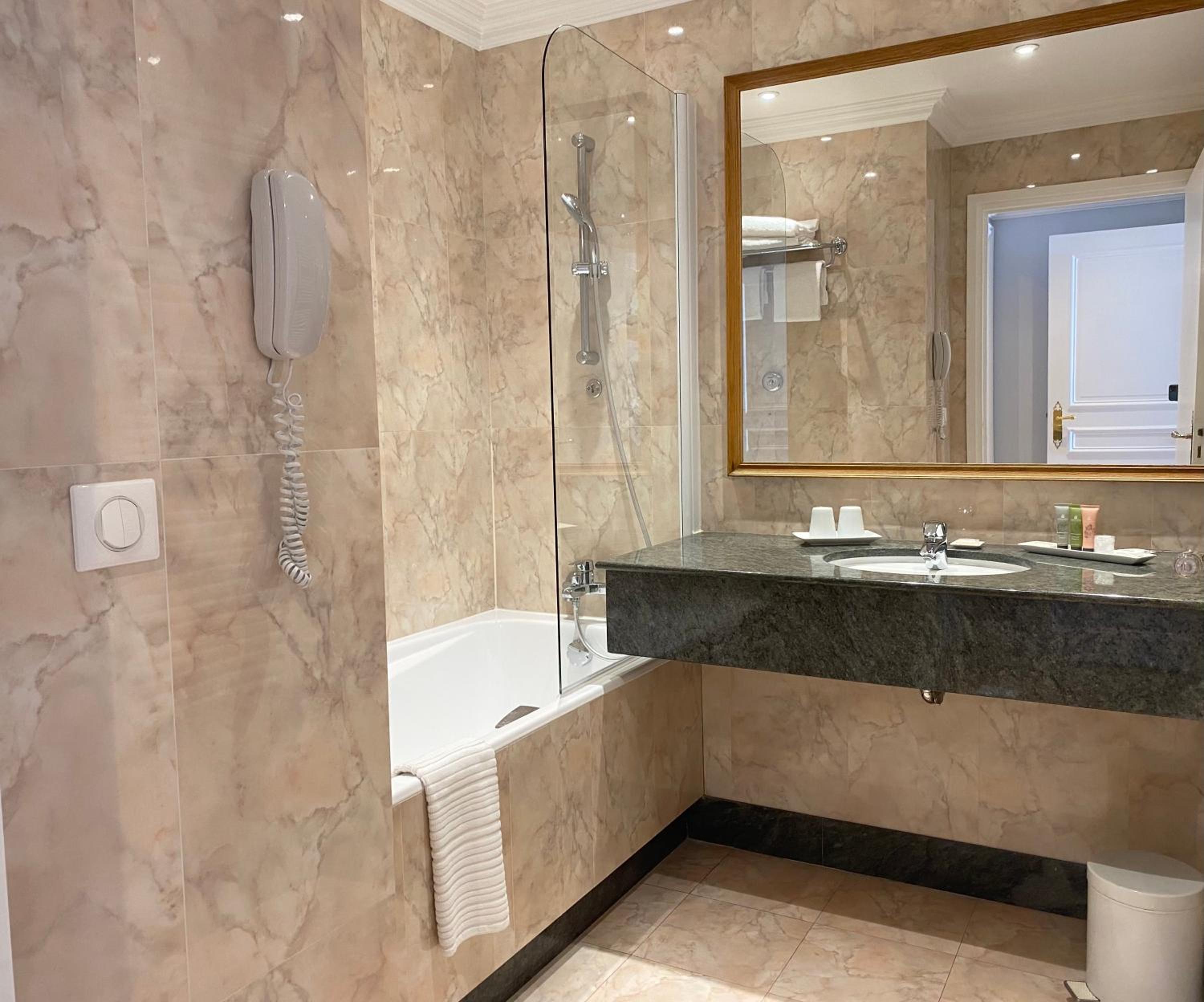 Suite with Terrace Littré - Photo 10