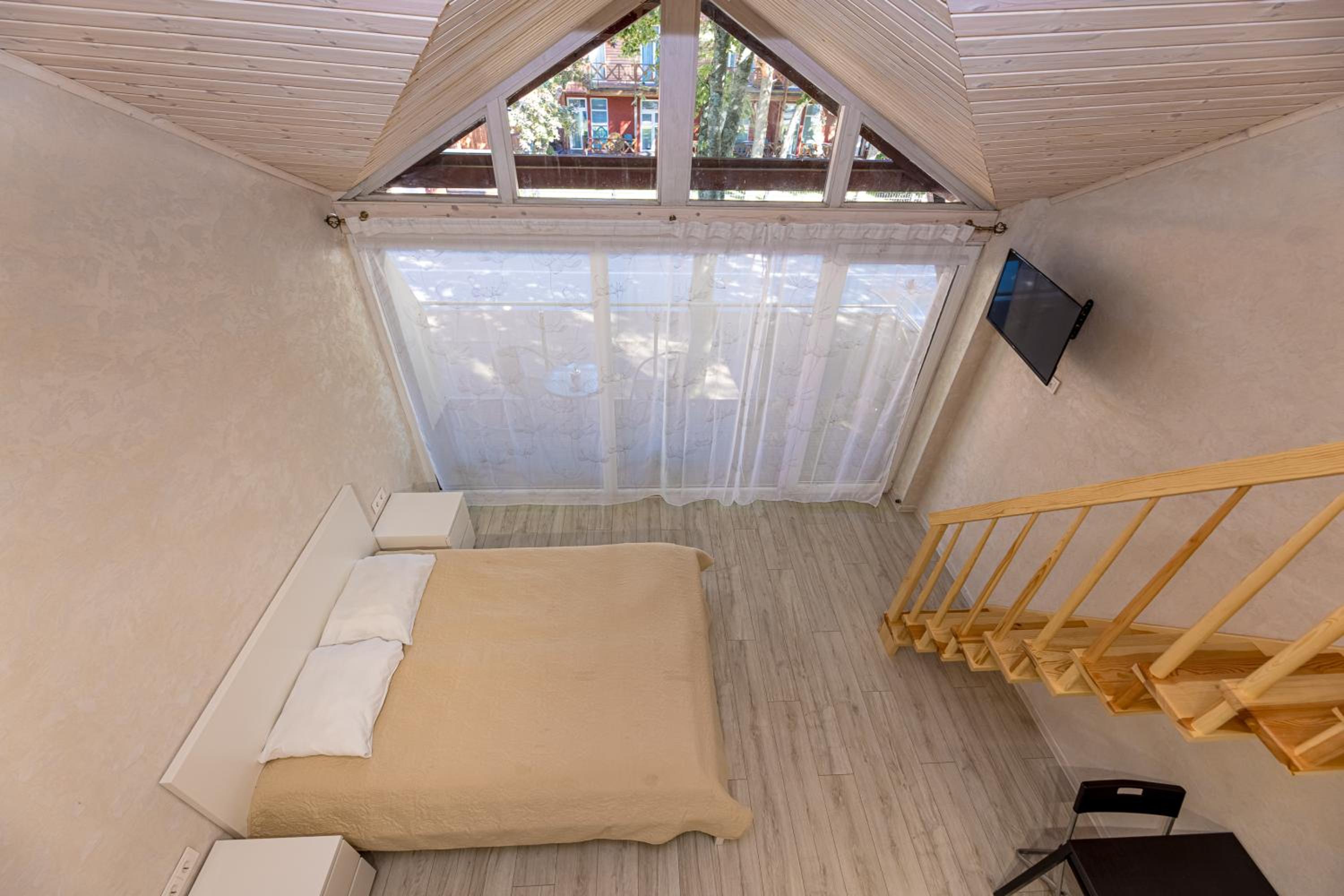 Apartment with Balcony photo 2