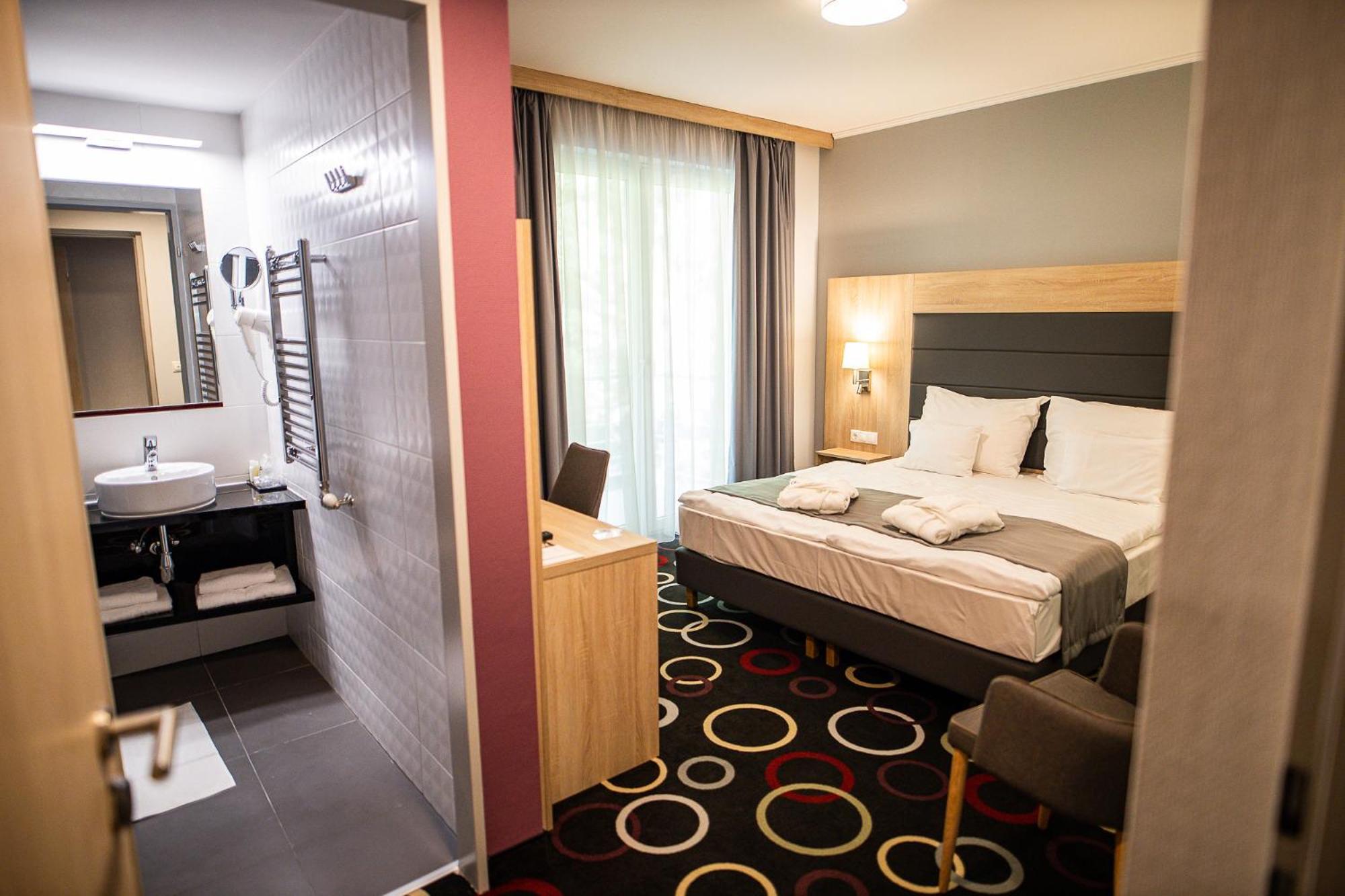 Superior Double or Twin Room - Photo 2