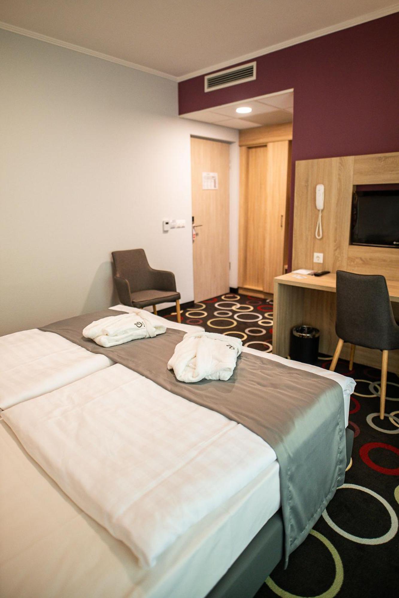 Superior Double or Twin Room - Photo 1