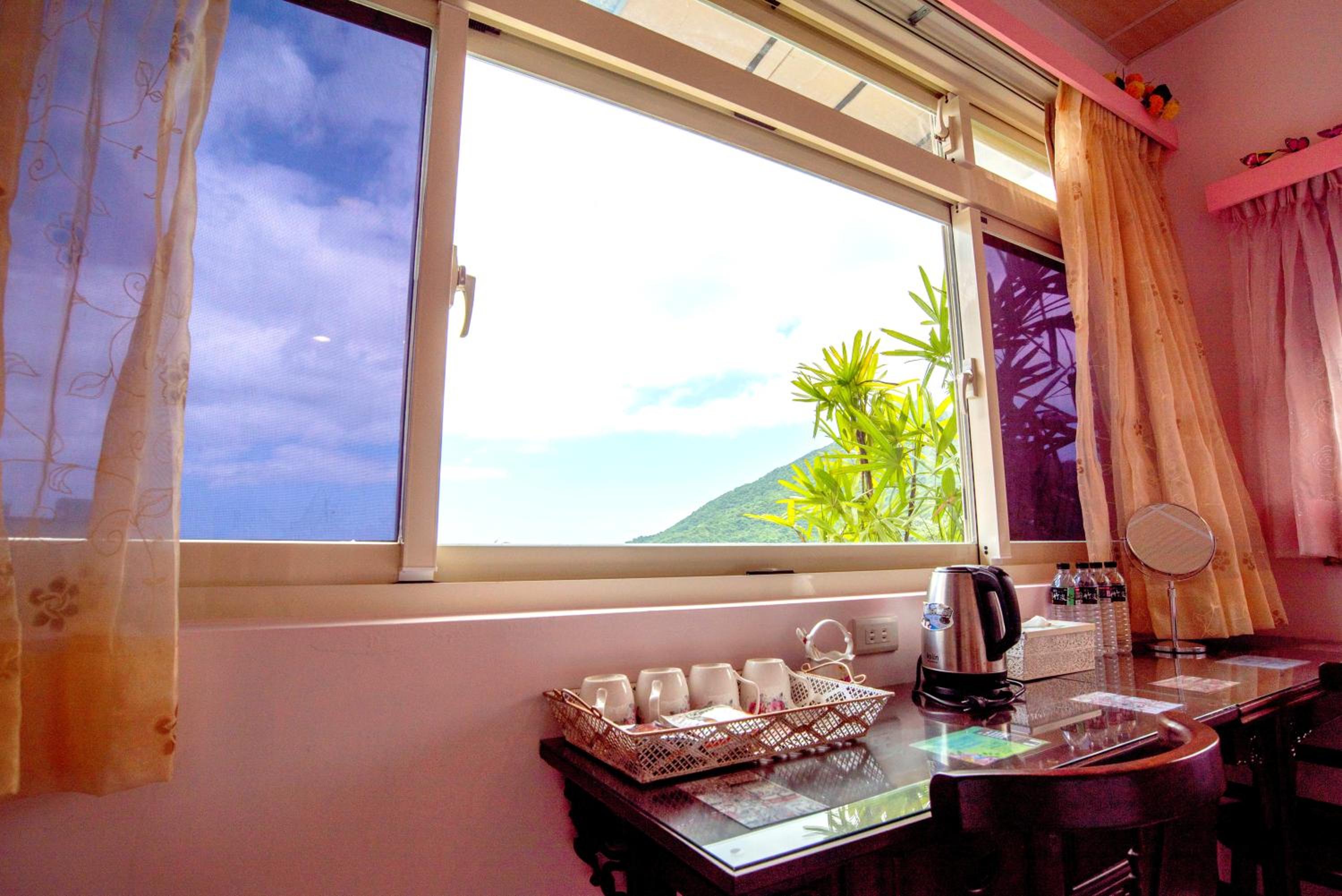 Quadruple Room with Private Bathroom - Photo 24