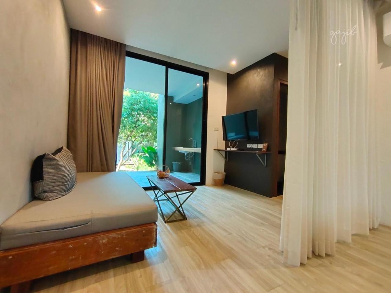 Deluxe King Room photo 2