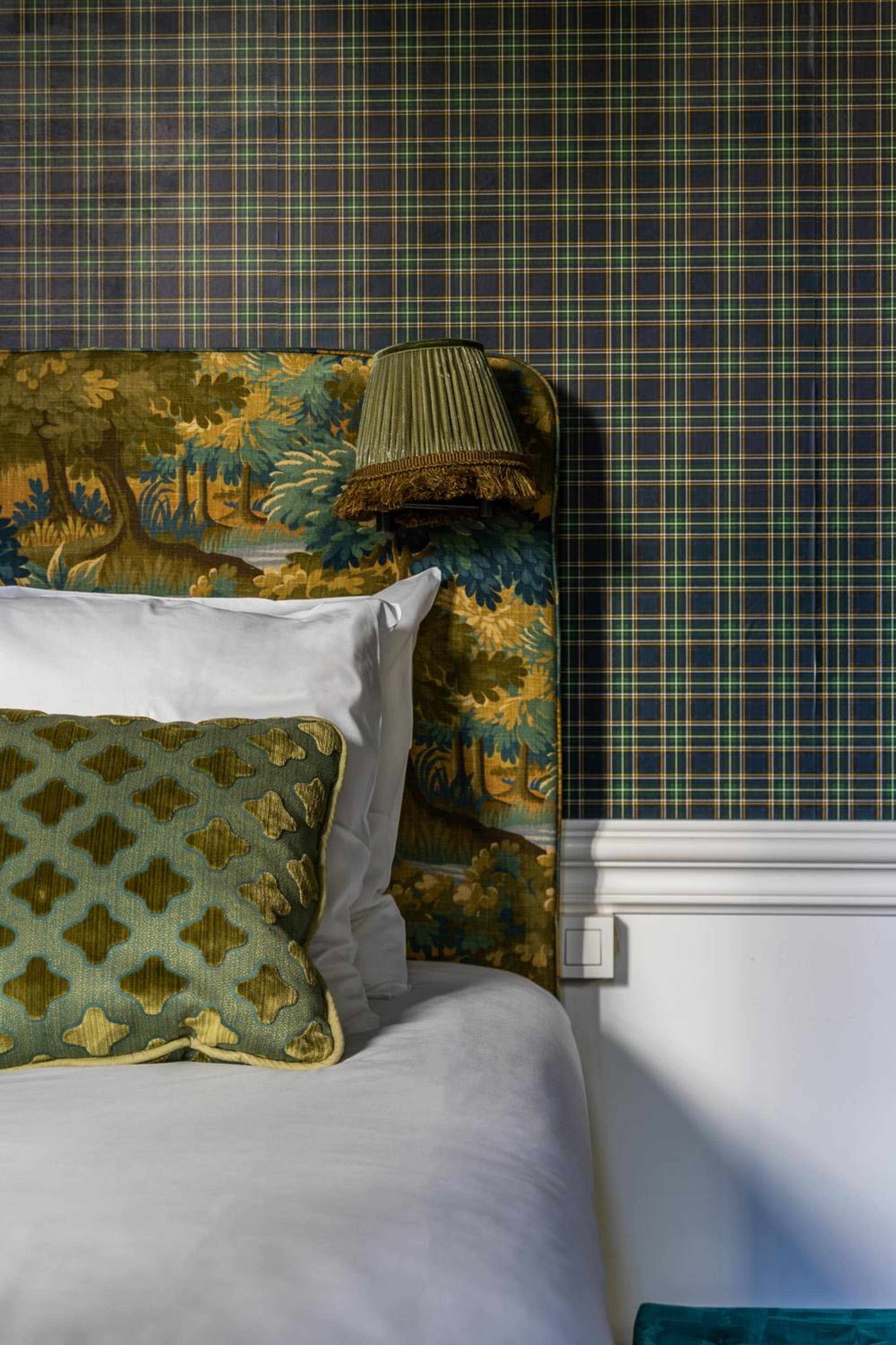 Deluxe King Room - Photo 2
