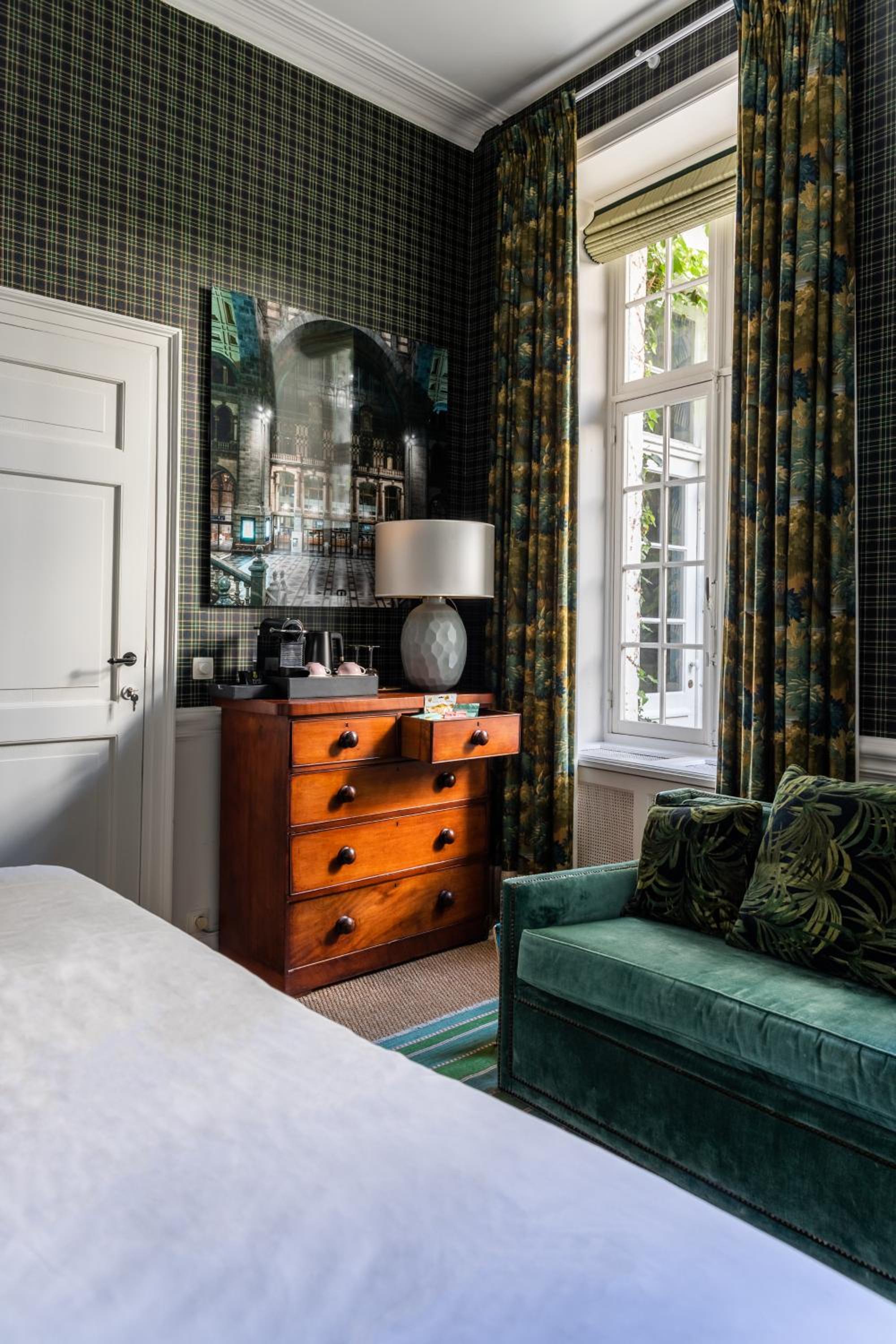 Deluxe King Room - Photo 5