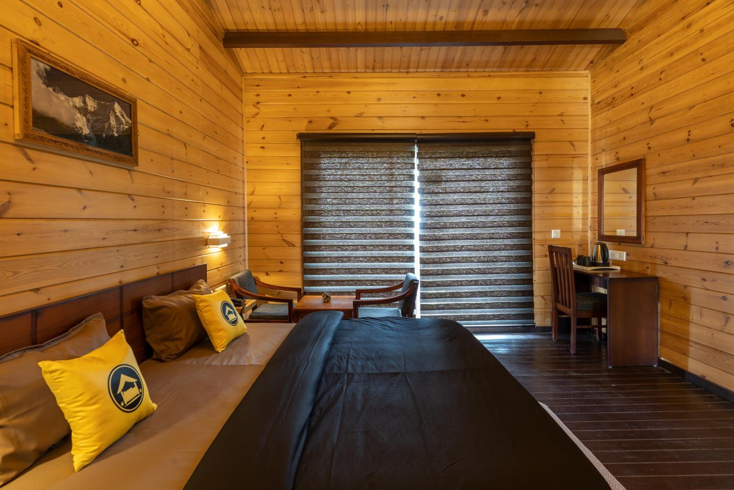 Superior Double Room with Balcony and Mountain View - Couple Friendly. - Photo 3