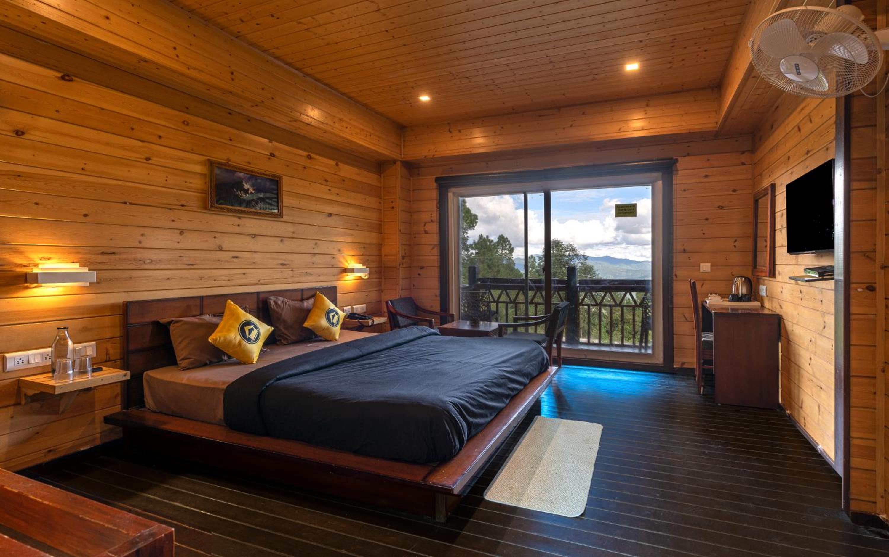 Superior Double Room with Balcony and Mountain View - Couple Friendly. - Photo 4