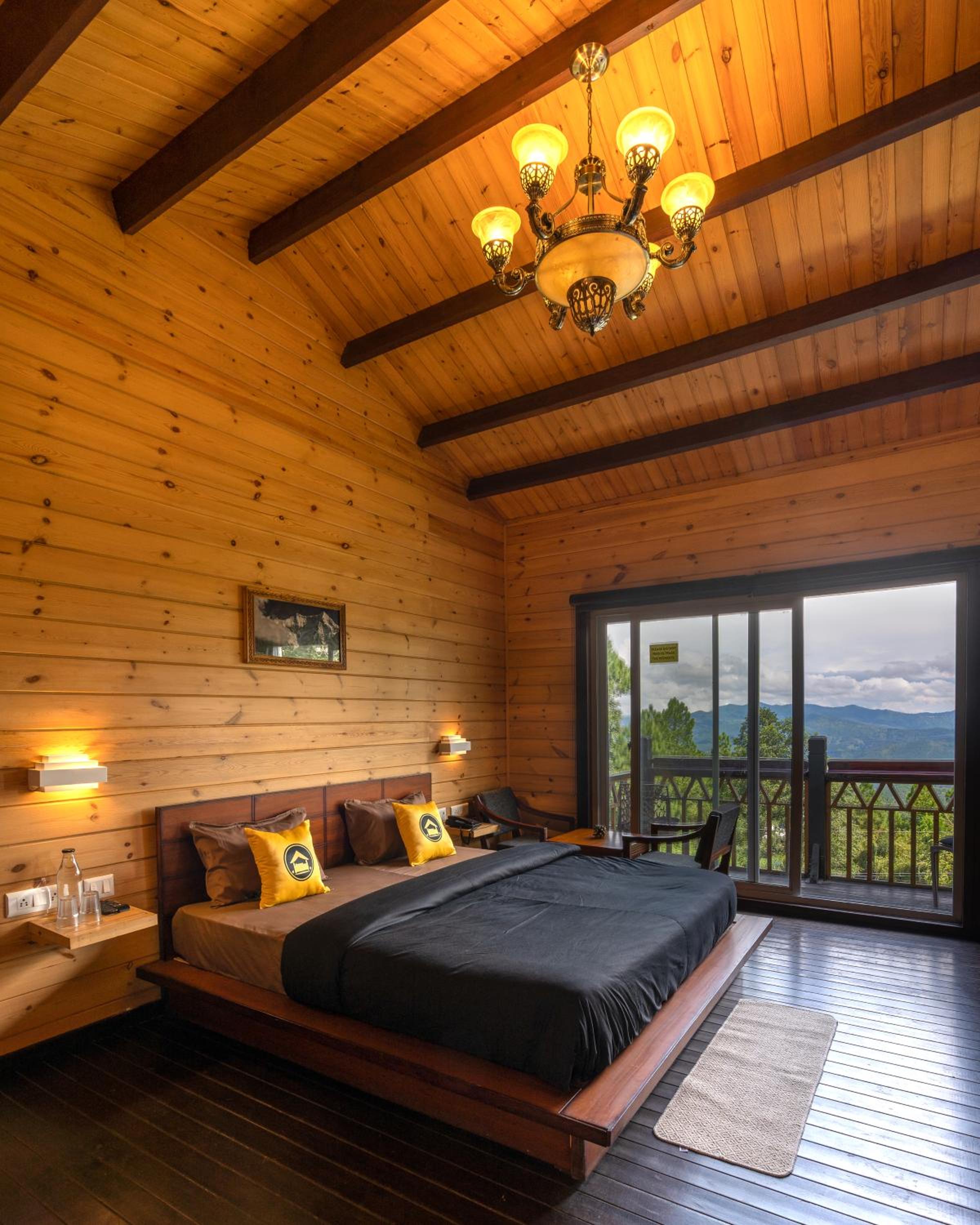 Superior Double Room with Balcony and Mountain View - Couple Friendly. - Photo 1