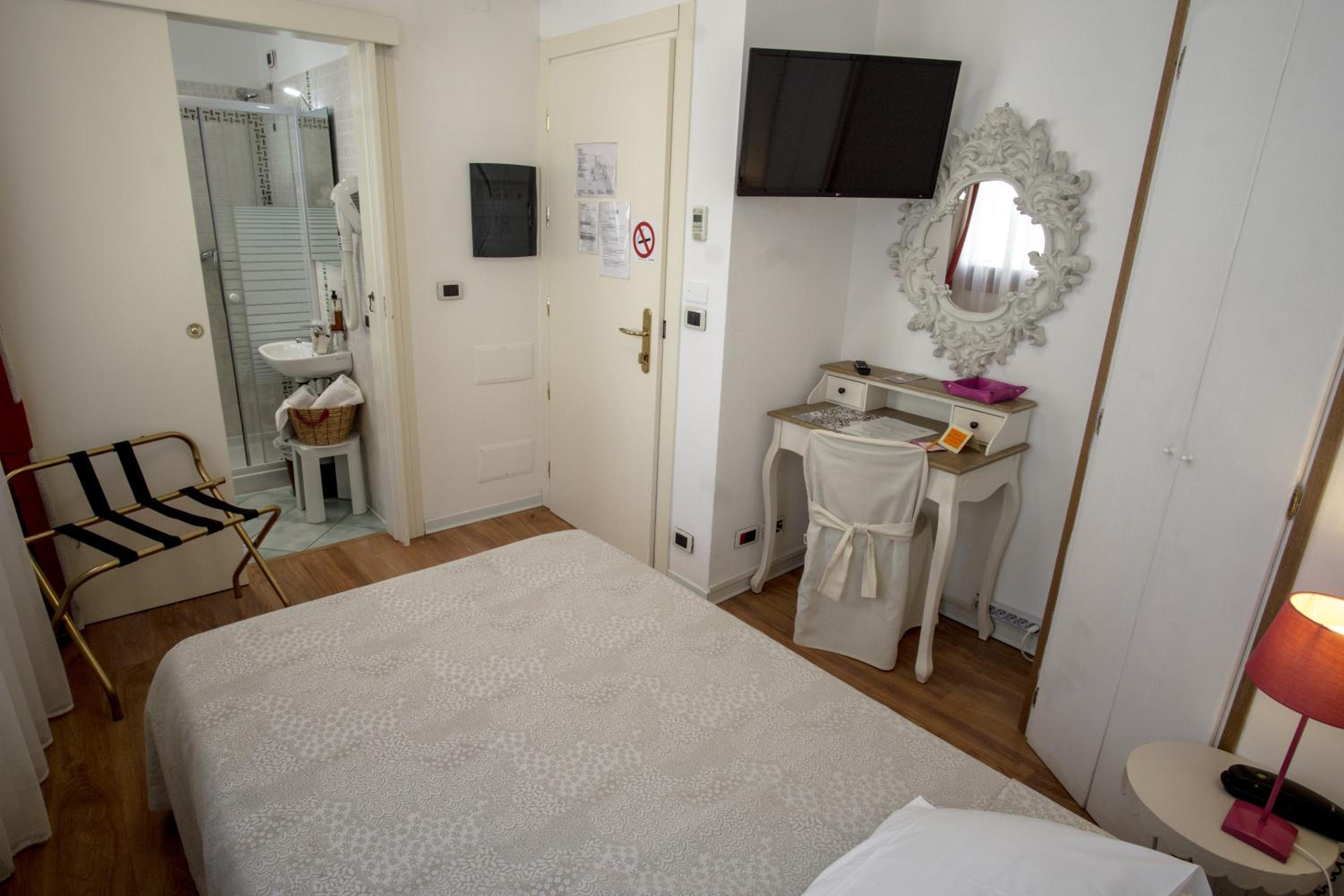 Single Room photo 3