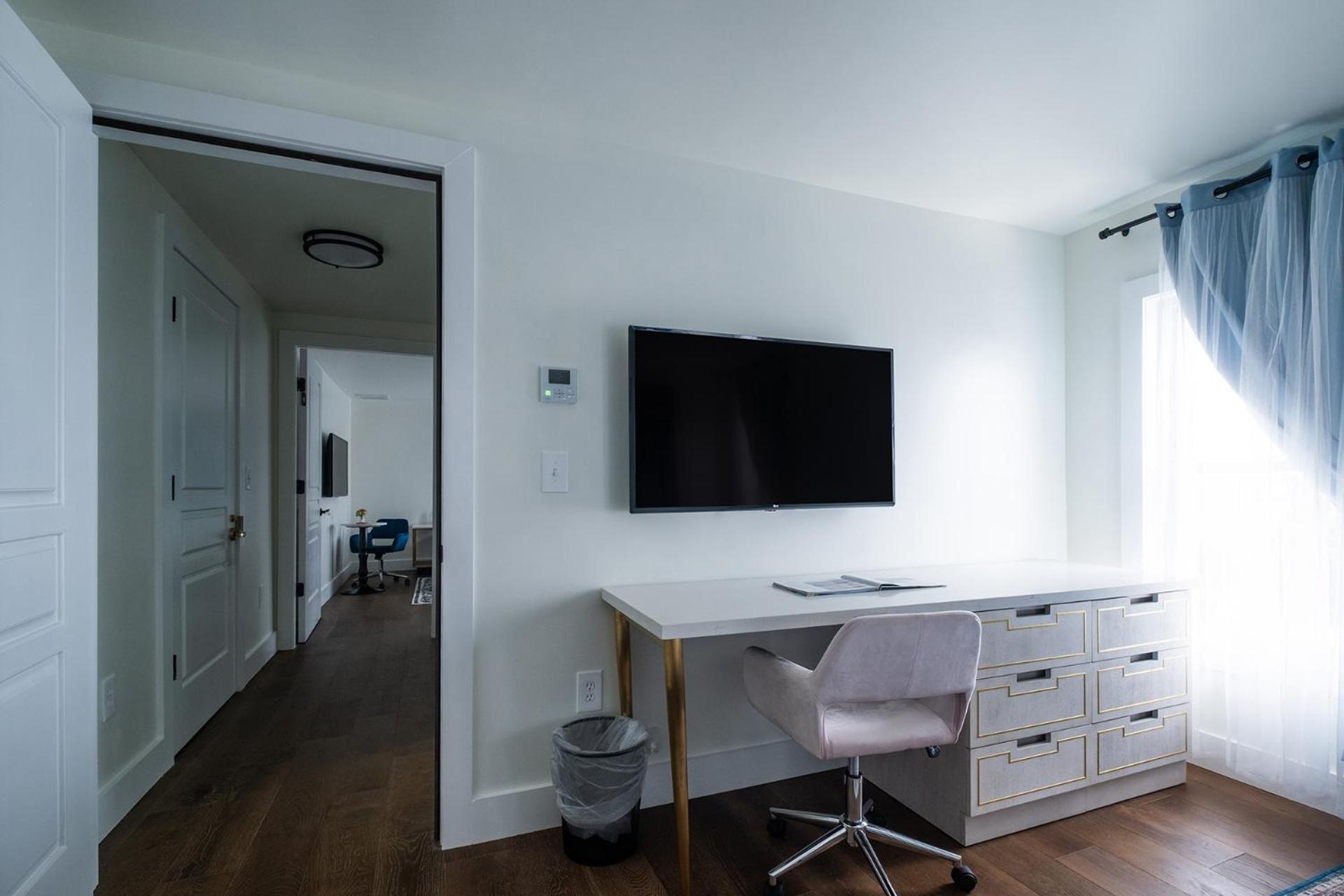 Family Room photo 3