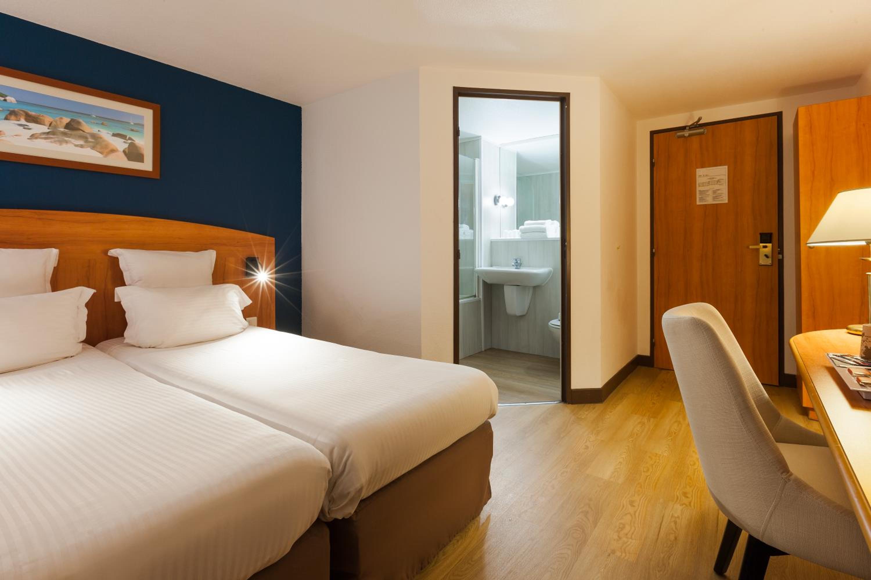 Twin Room - Photo 1