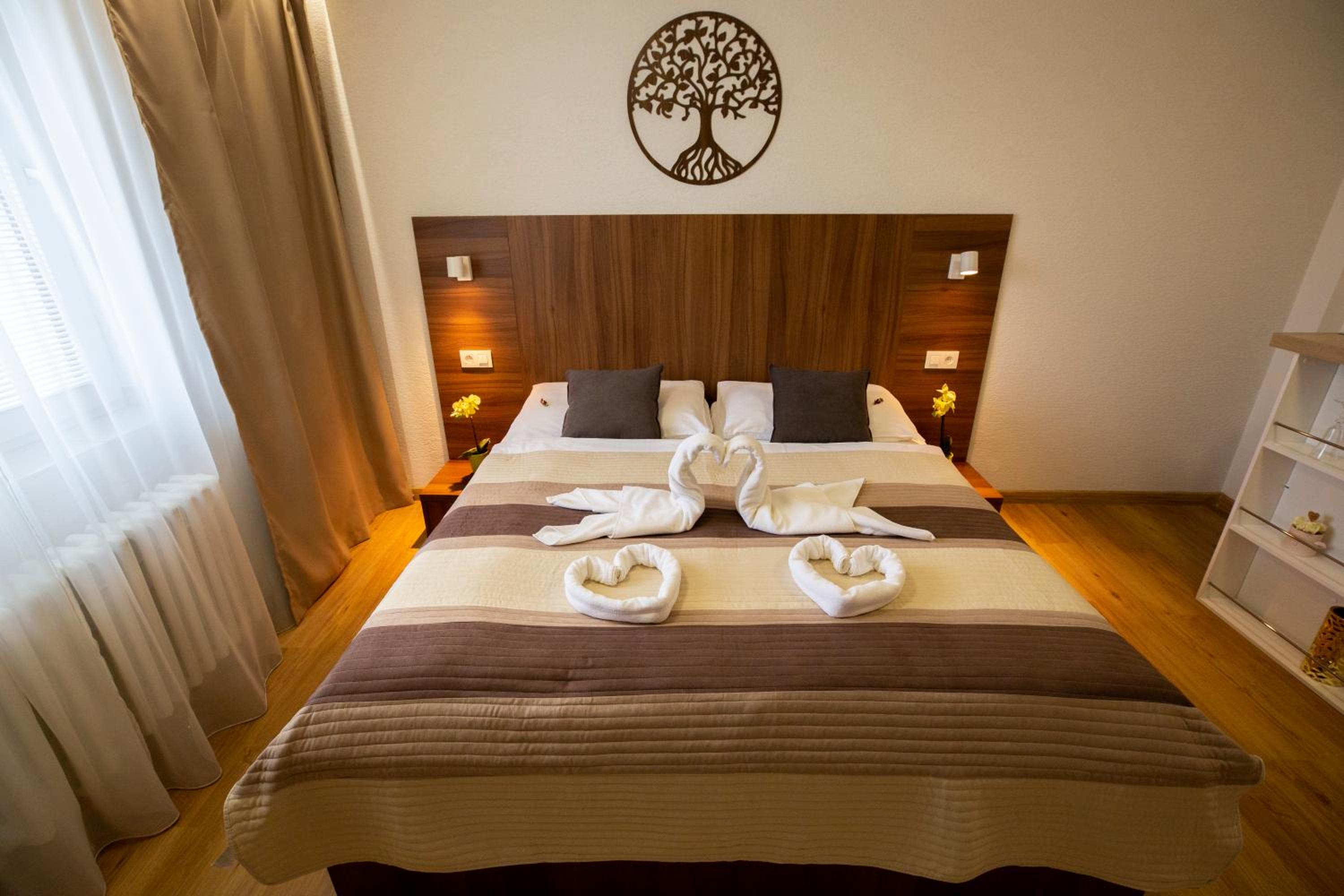 Double Room - Photo 5