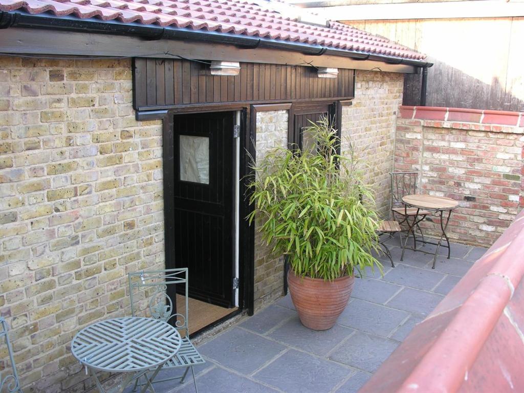 Double Room with Private Bathroom - Photo 2