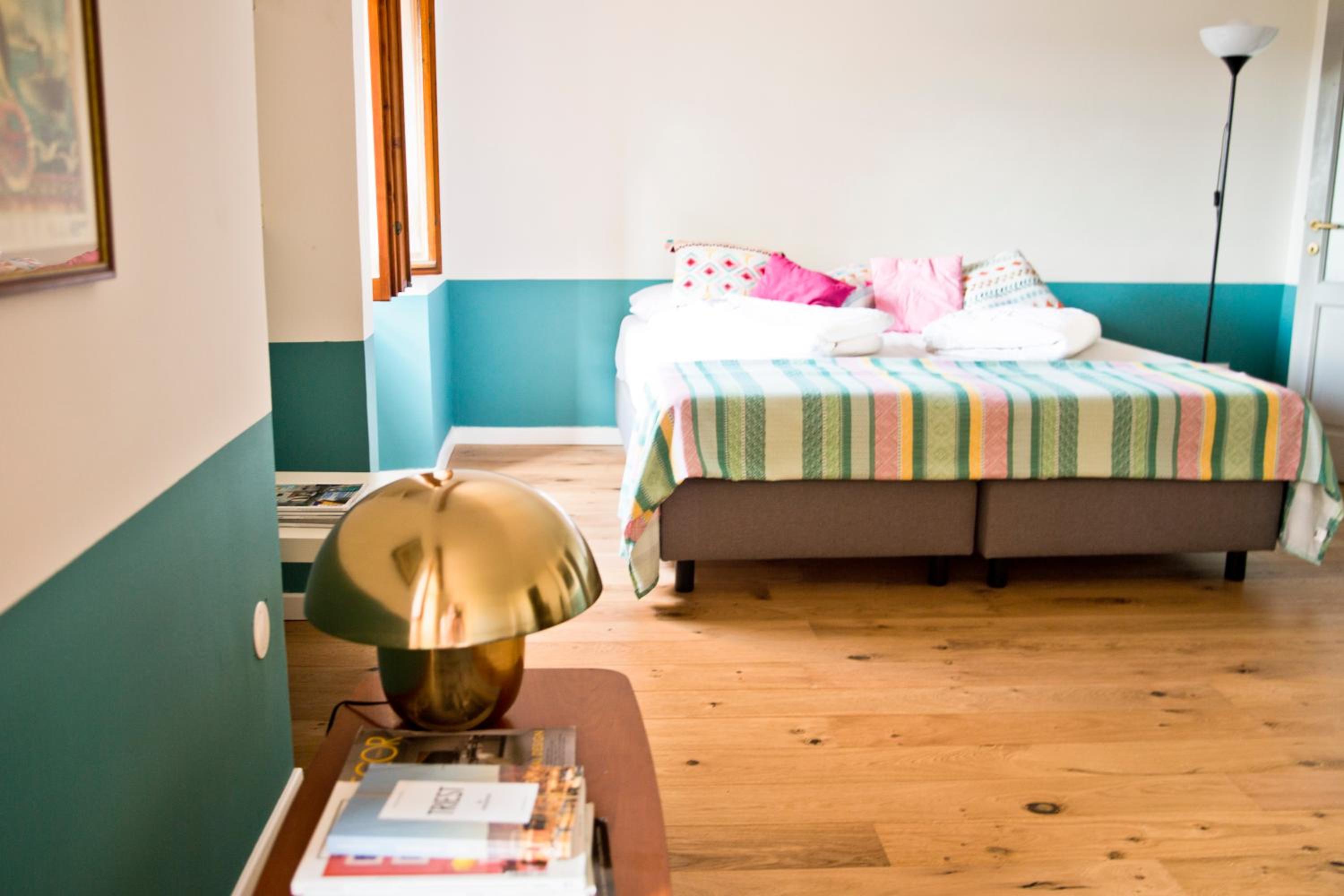 One-Bedroom Apartment - Photo 2