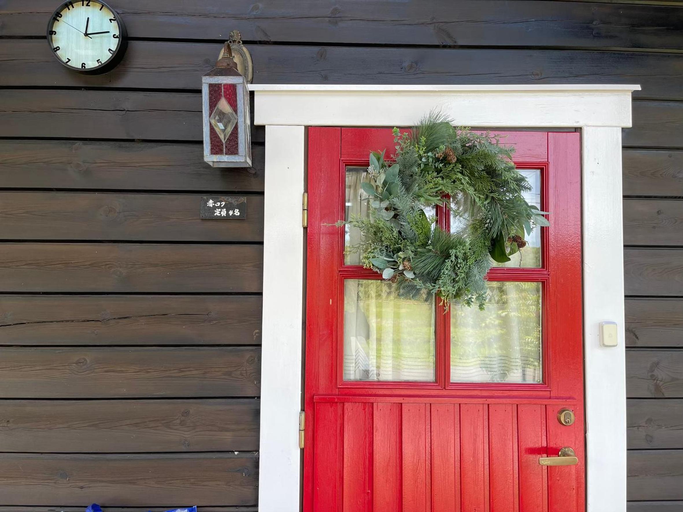 Christmas Cottage Red And Blue (4 Adults)  - Photo 4